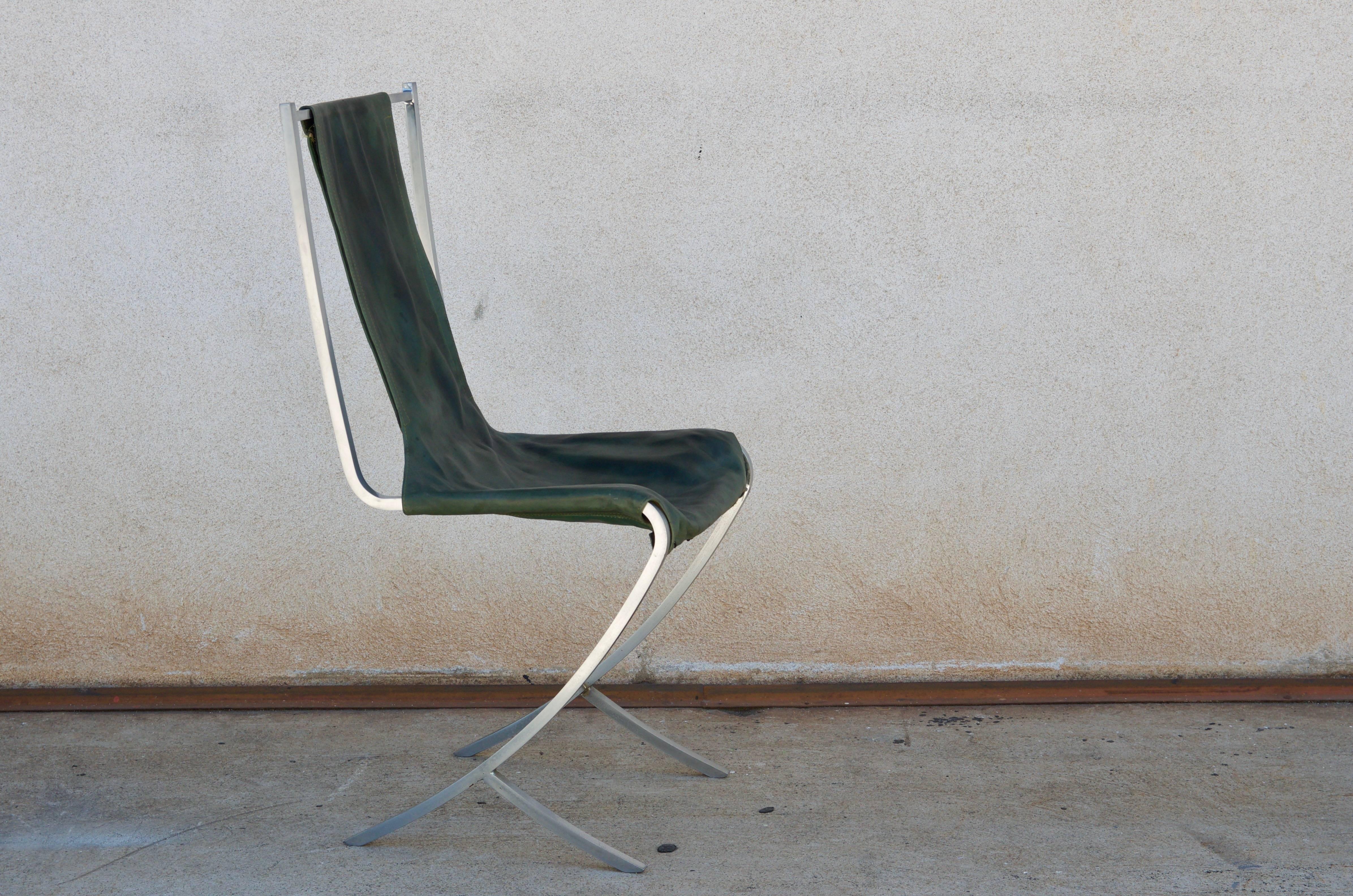Moderne Rare ensemble de cinq chaises en acier inoxydable de la Maison Jansen en vente