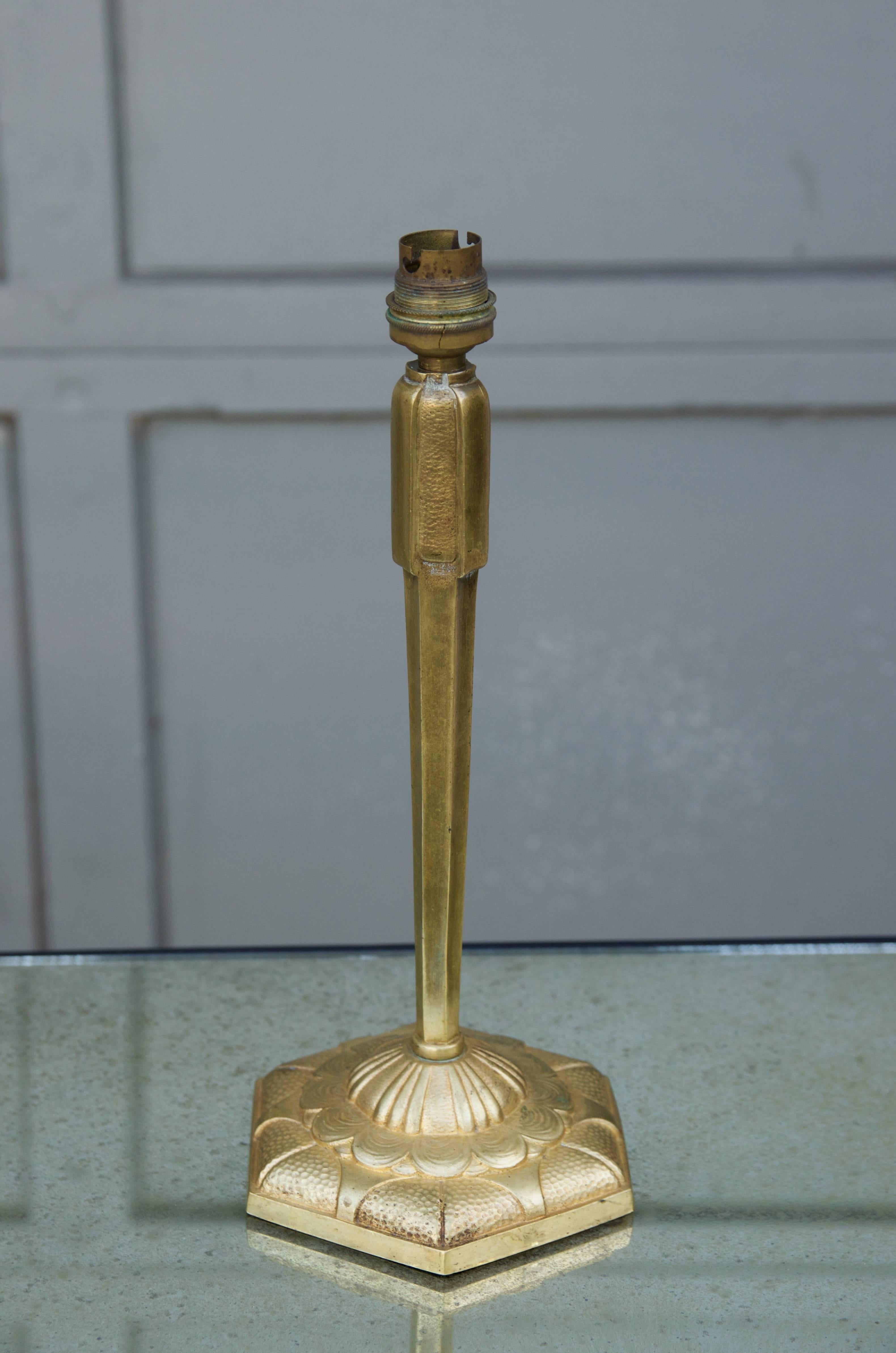Gilt bronze French Art Deco table lamp. In the style of Armand-Albert Rateau (1882-1938).