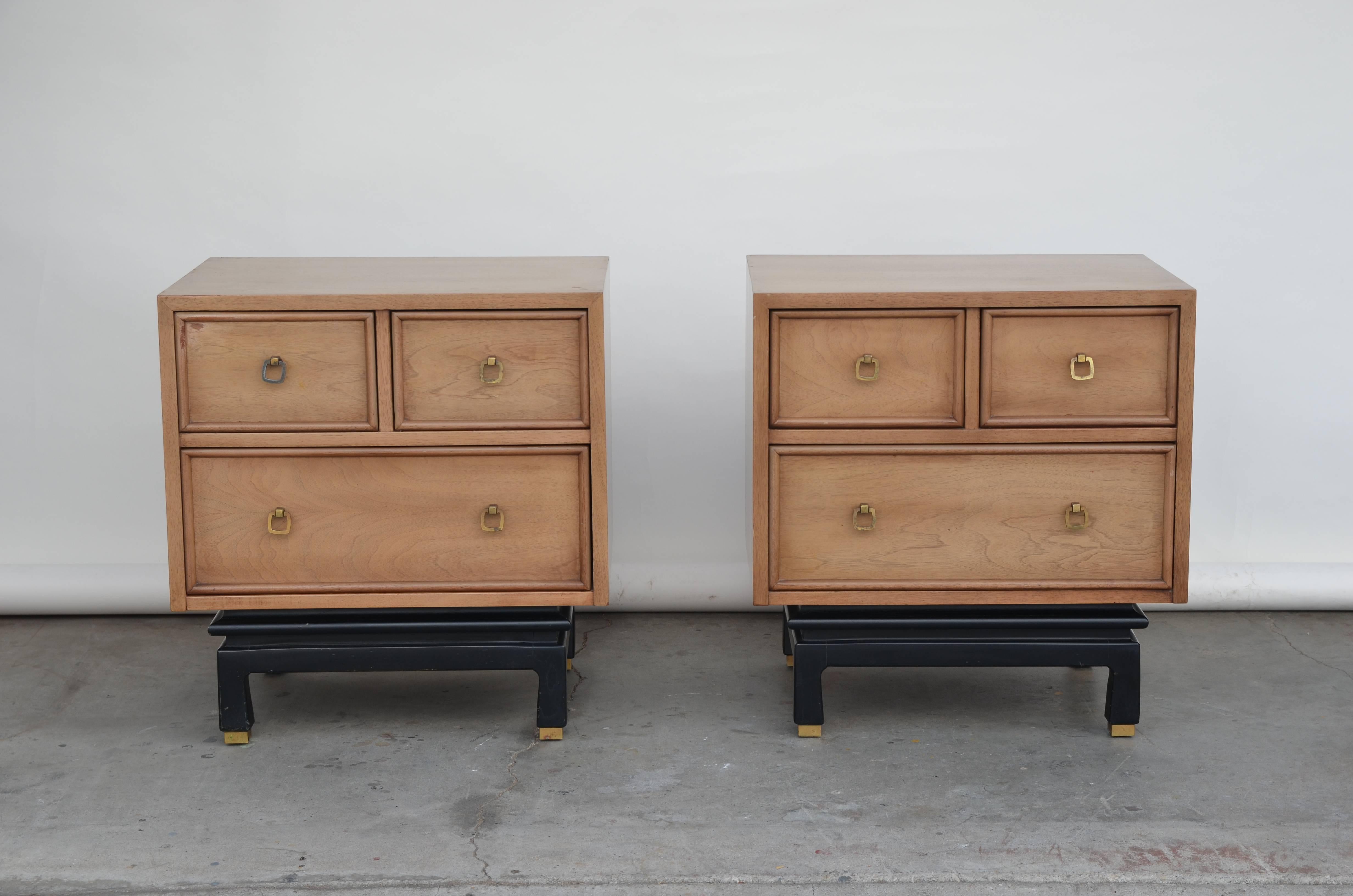 Mid-Century Modern Pair of Bleached Oak Nightstands by American of Martinsville