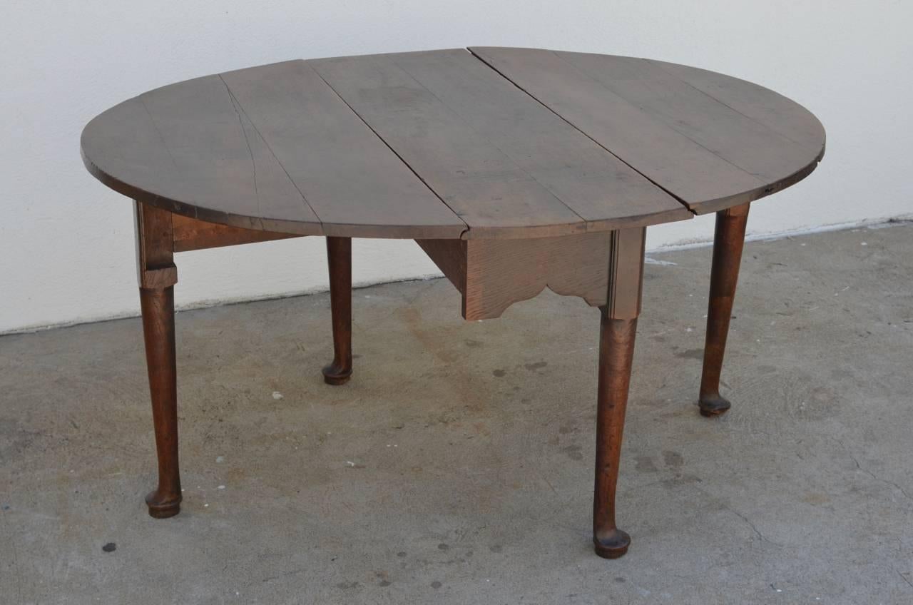 Stunning Georgian Oak Gate-Leg Table, circa 1780 In Excellent Condition For Sale In Los Angeles, CA