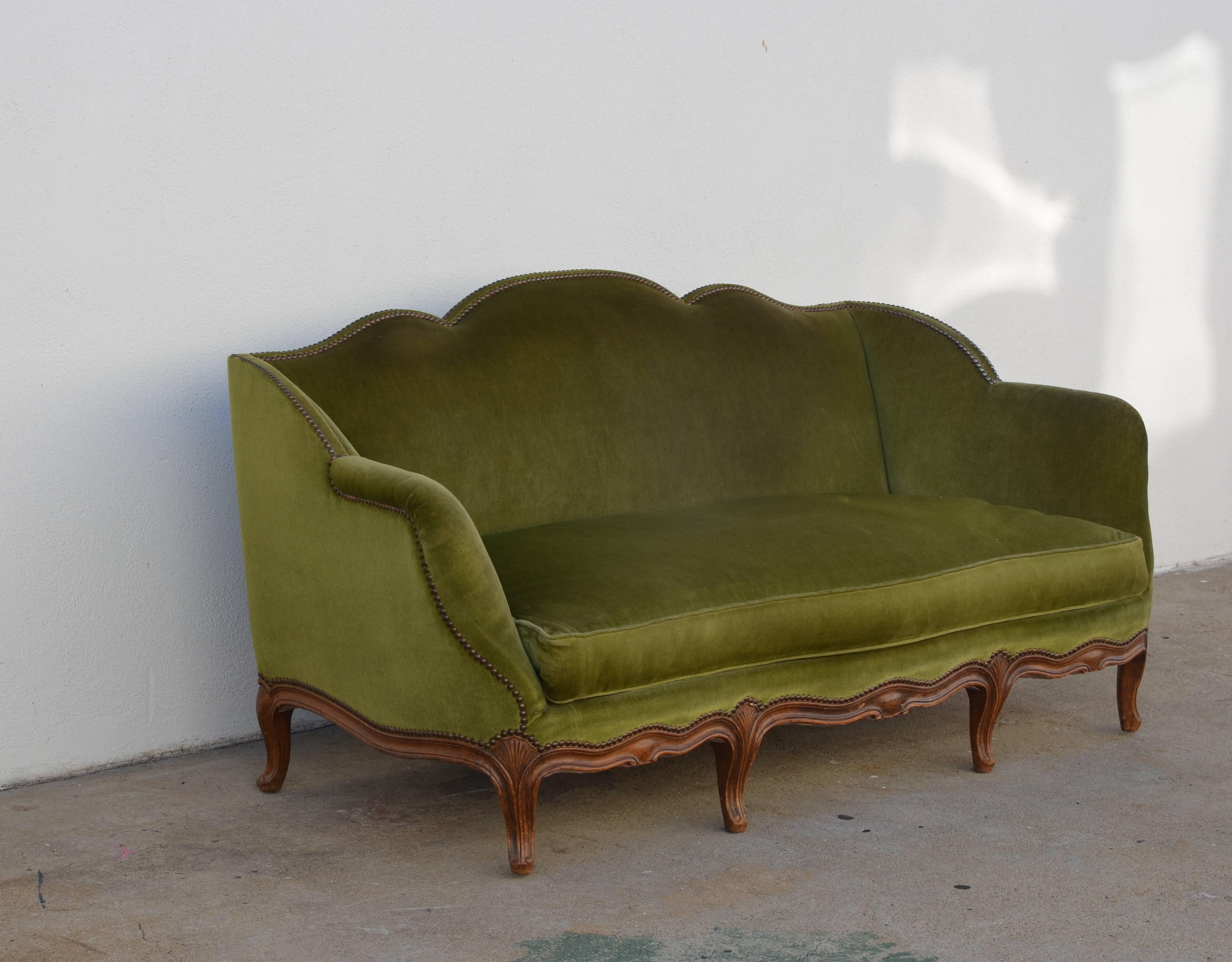 Elegant French, 1940s Louis XV Style Green Velvet Sofa In Good Condition In Los Angeles, CA