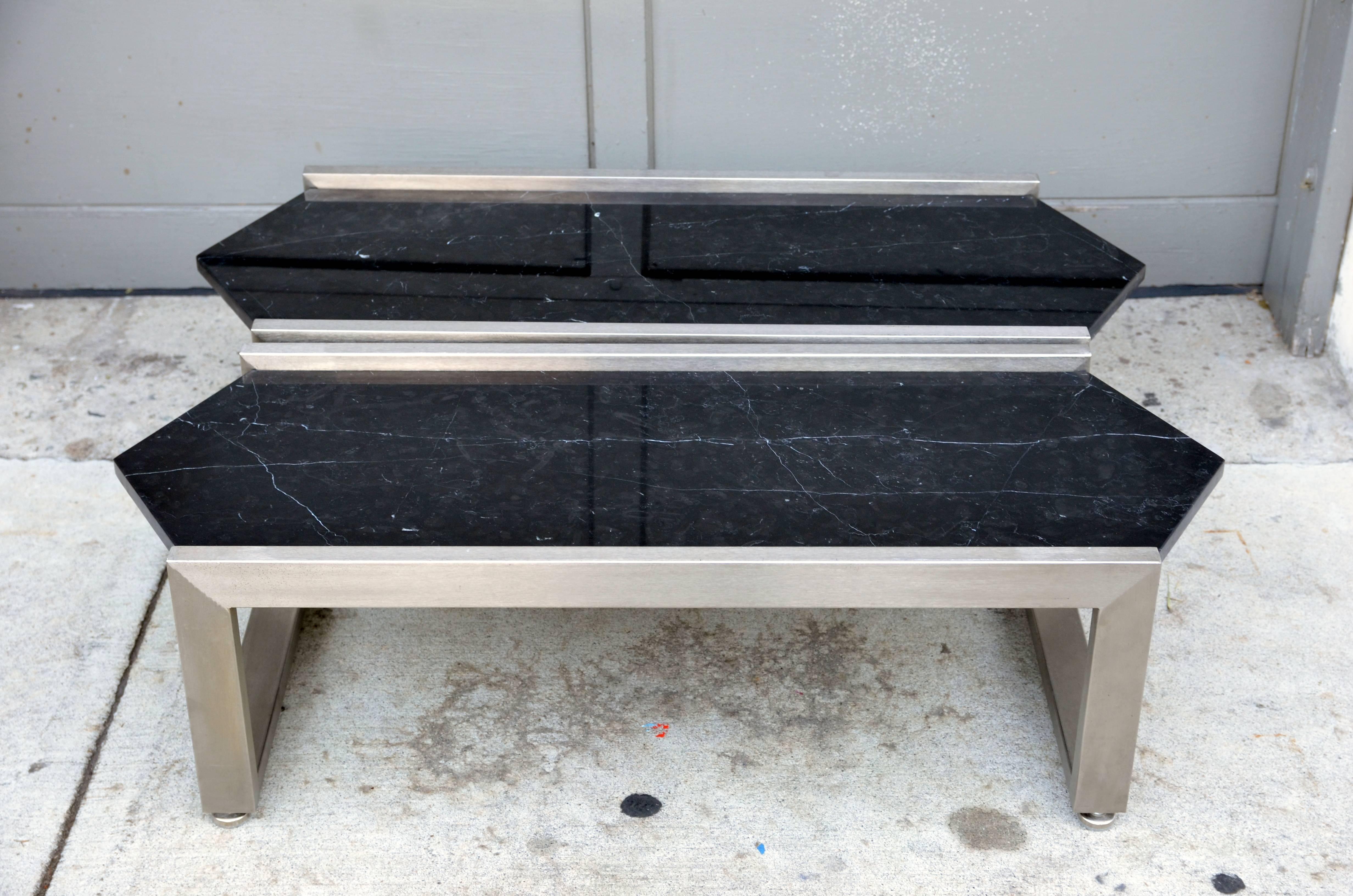 Pair of Polished Steel and Veined Black Marble 1960s Coffee Tables In Good Condition For Sale In Los Angeles, CA