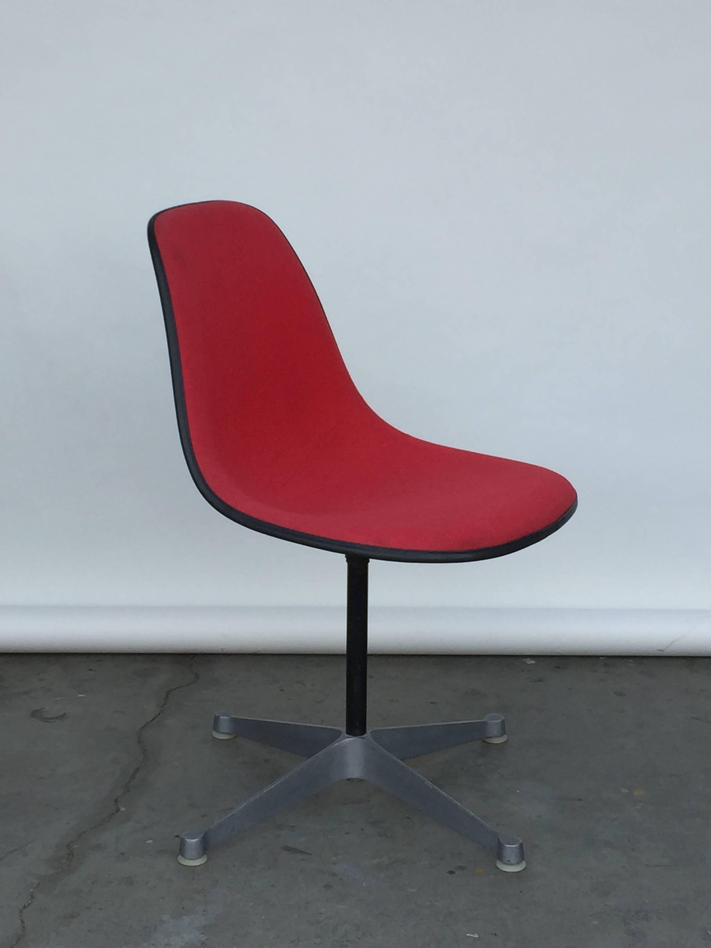 Mid-Century Modern Single Vintage Fabric Contractor Base Eames Swiveling Chair