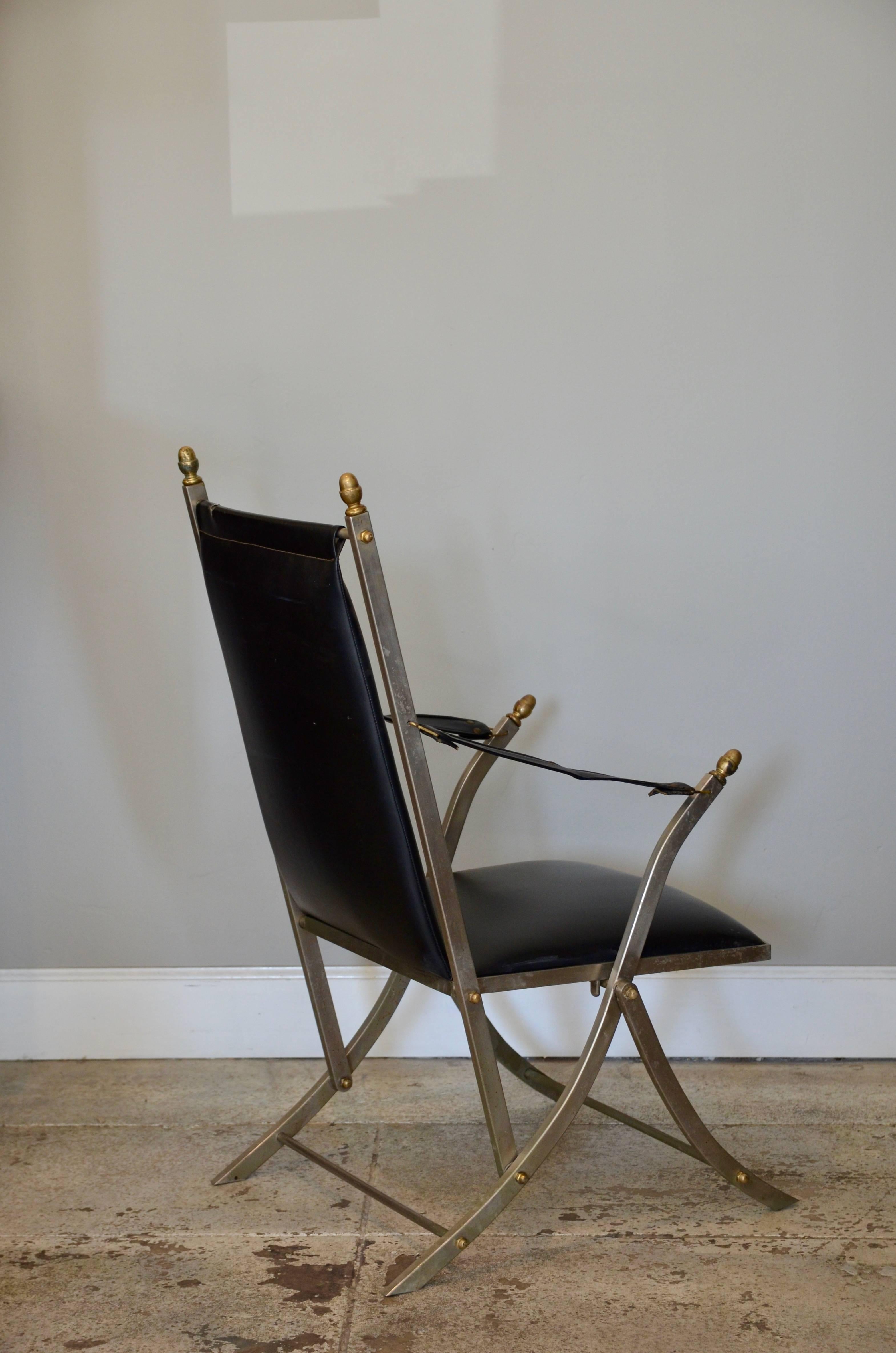 Chic Folding Campaign Sessel im Stil von Maison Jansen, Paar (Französisch) im Angebot