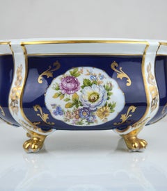 Jardinière de porcelana azul cobalto y dorada, Portugal, década de 1950