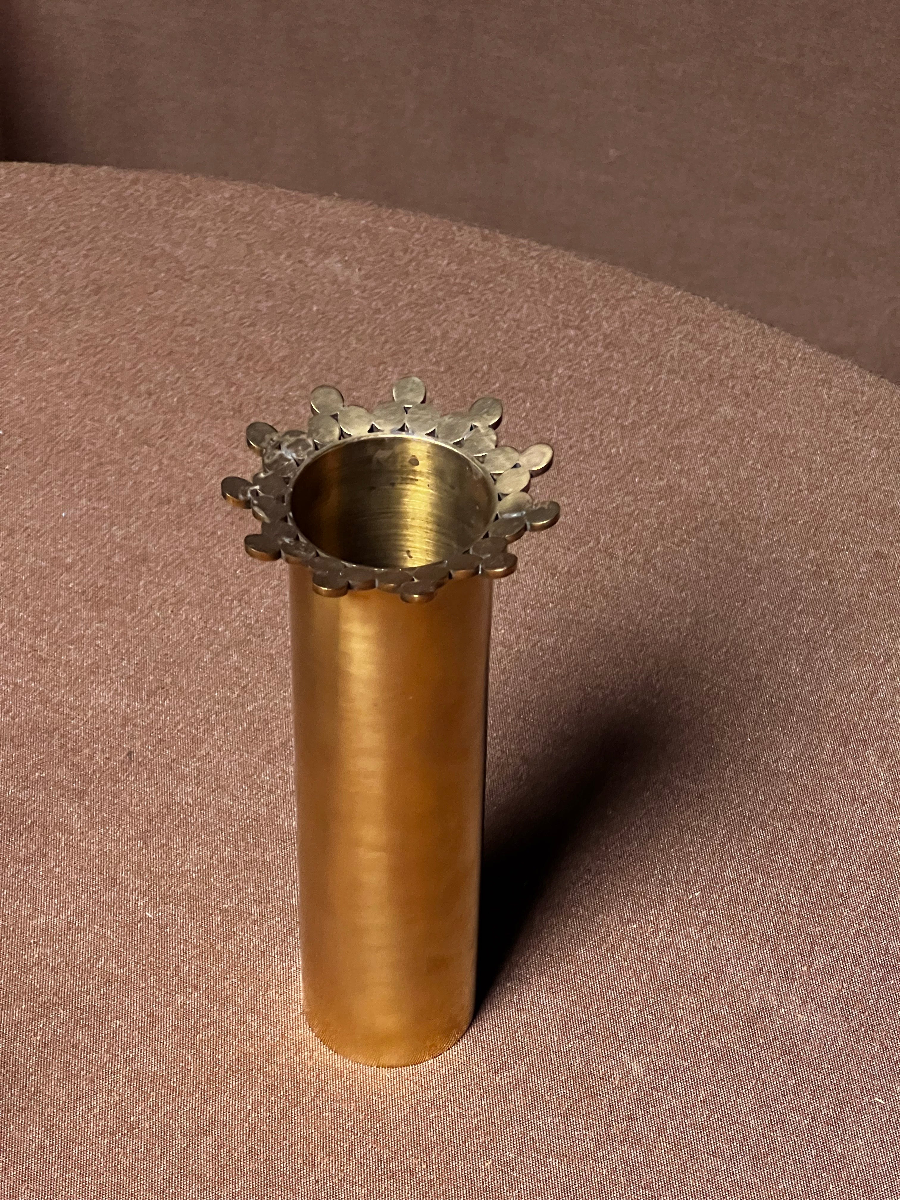 This candleholders was hand crafted in the 1970's at the Skultuna factory next to the studio were Pierre Forssell was working with he's assistant. The candleholder is made of brass. Simple, minimal and elegant at the same time. The incurved top