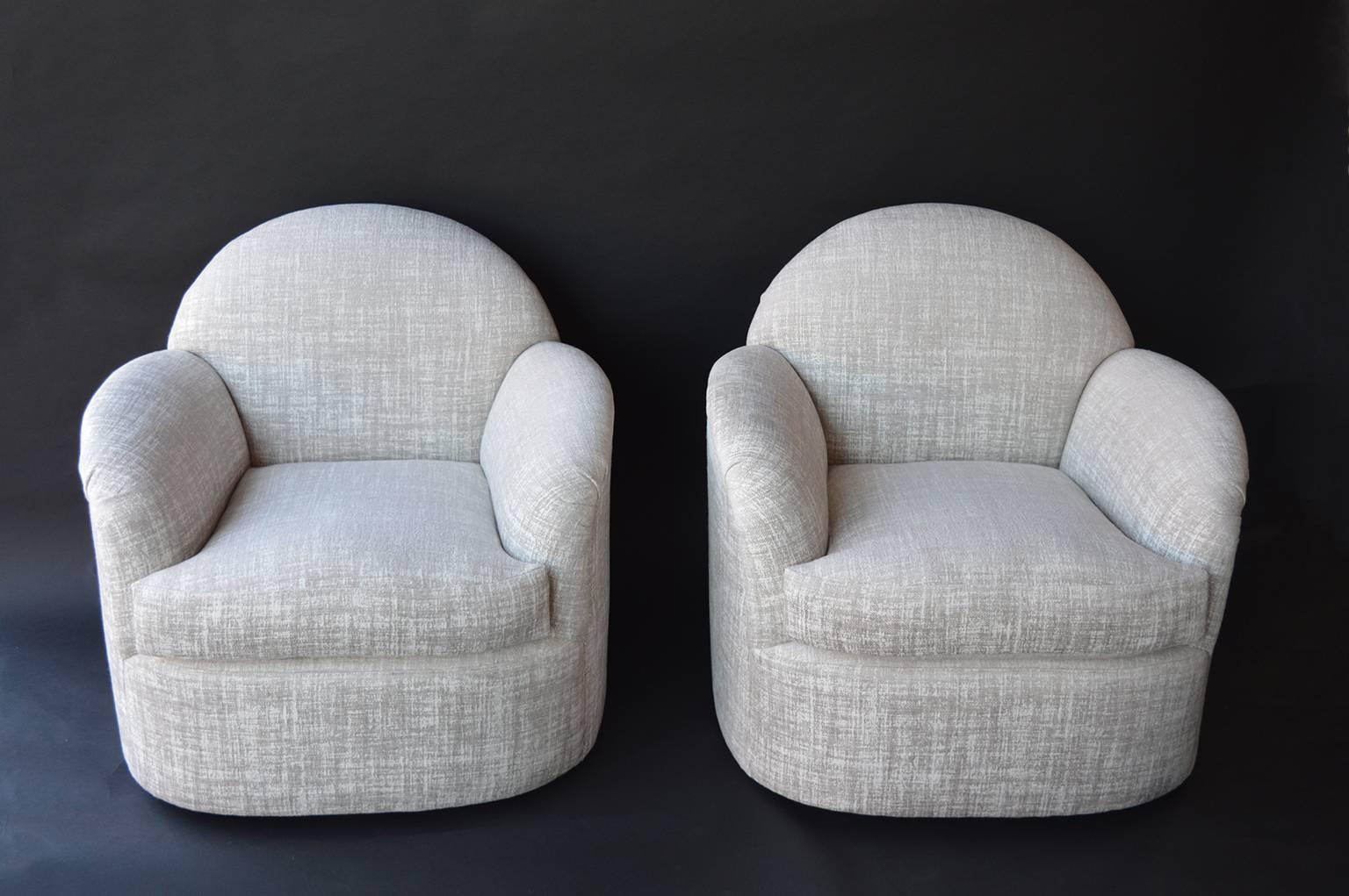 Pair of Milo Baughman Swivel Armchairs In Excellent Condition In Los Angeles, CA