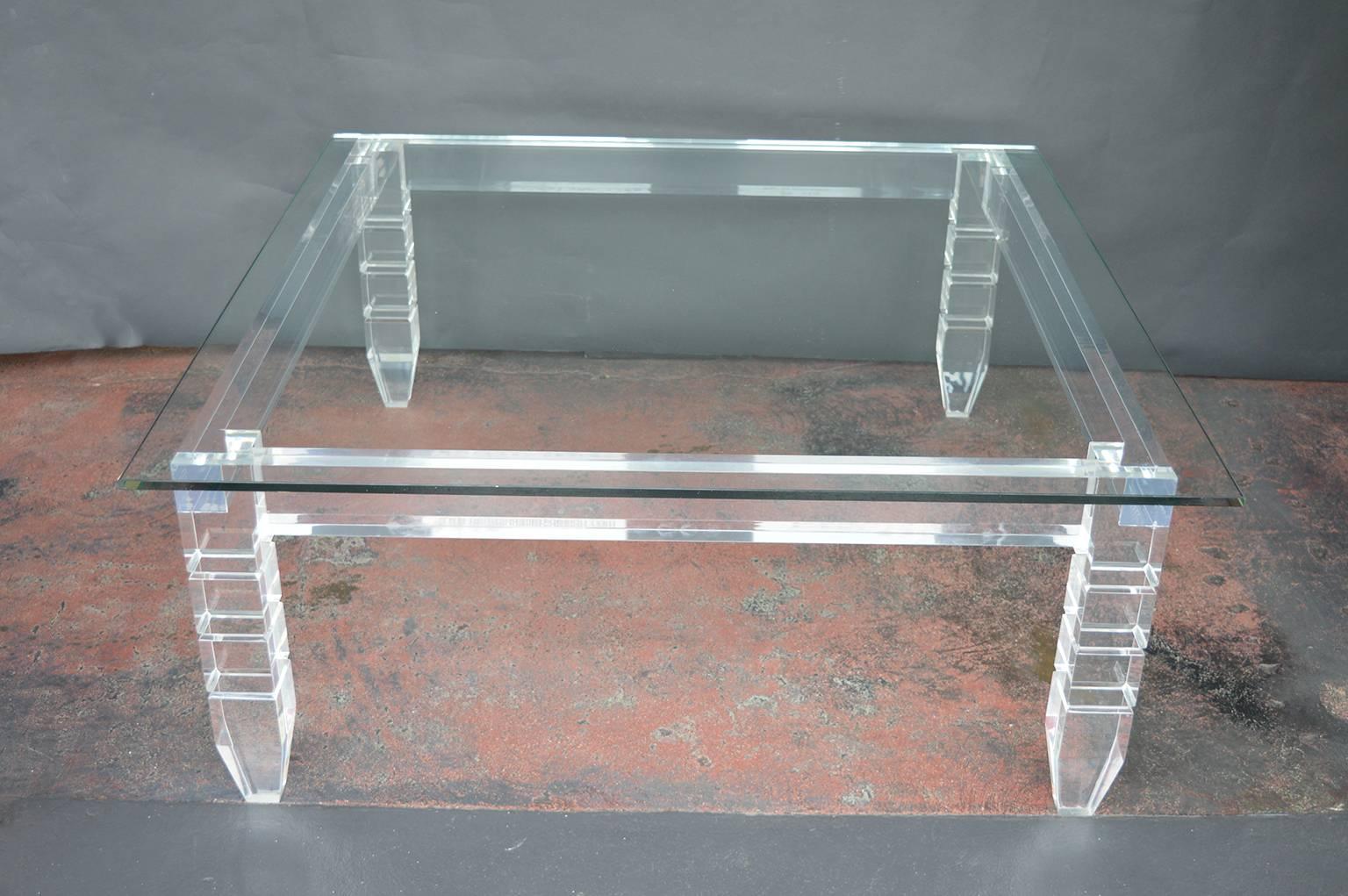 Grand Lucite cocktail table. The legs are solid 3