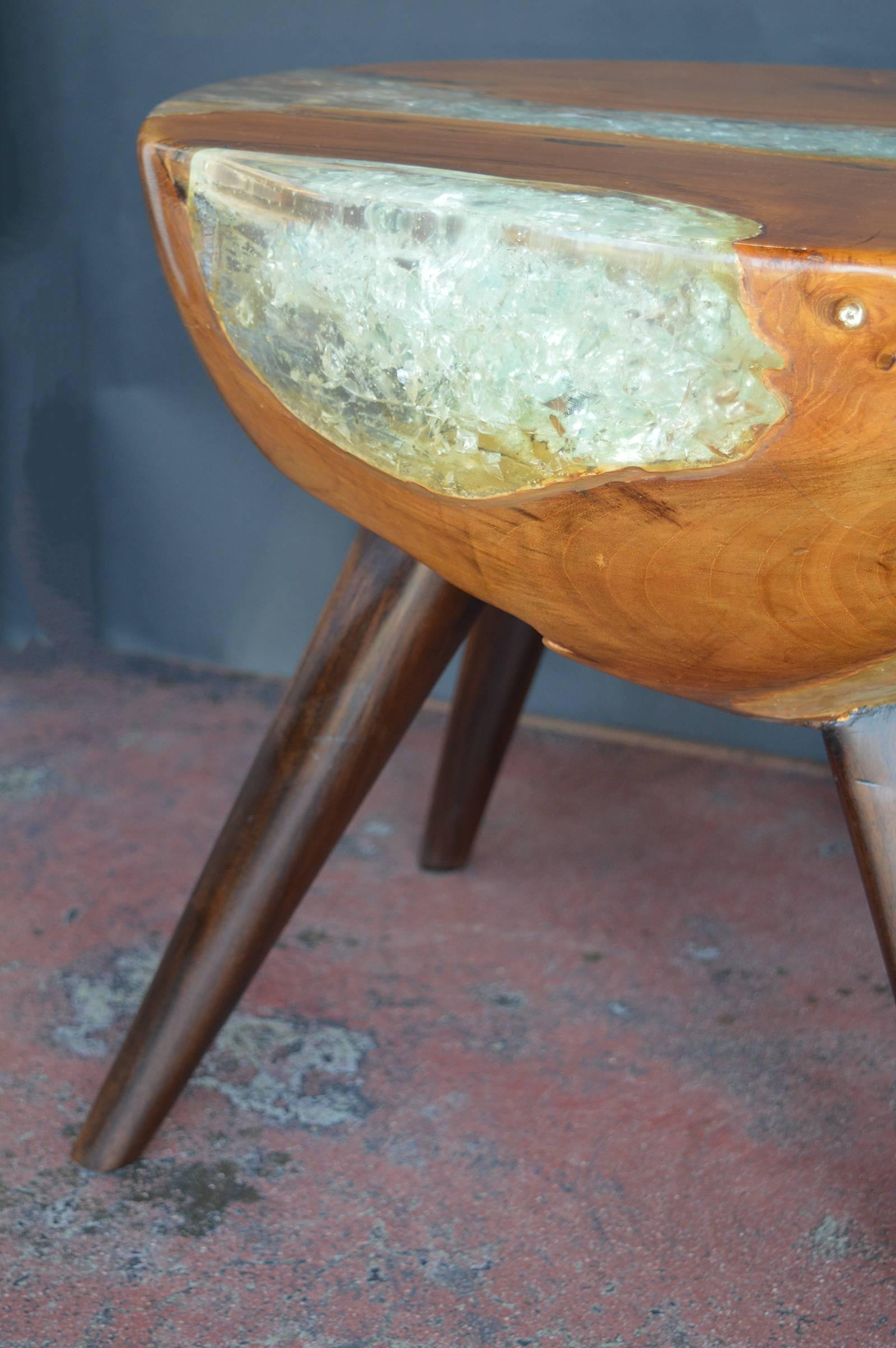 Pair of Wood and Resin Side Tables In Excellent Condition In Los Angeles, CA