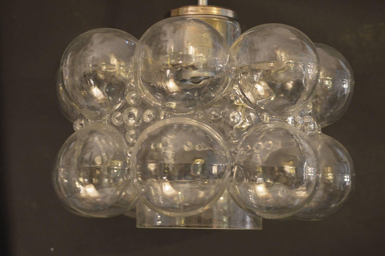 italien Paire d'appliques à bulles en verre soufflé à la main avec lustre suspendu assorti en vente