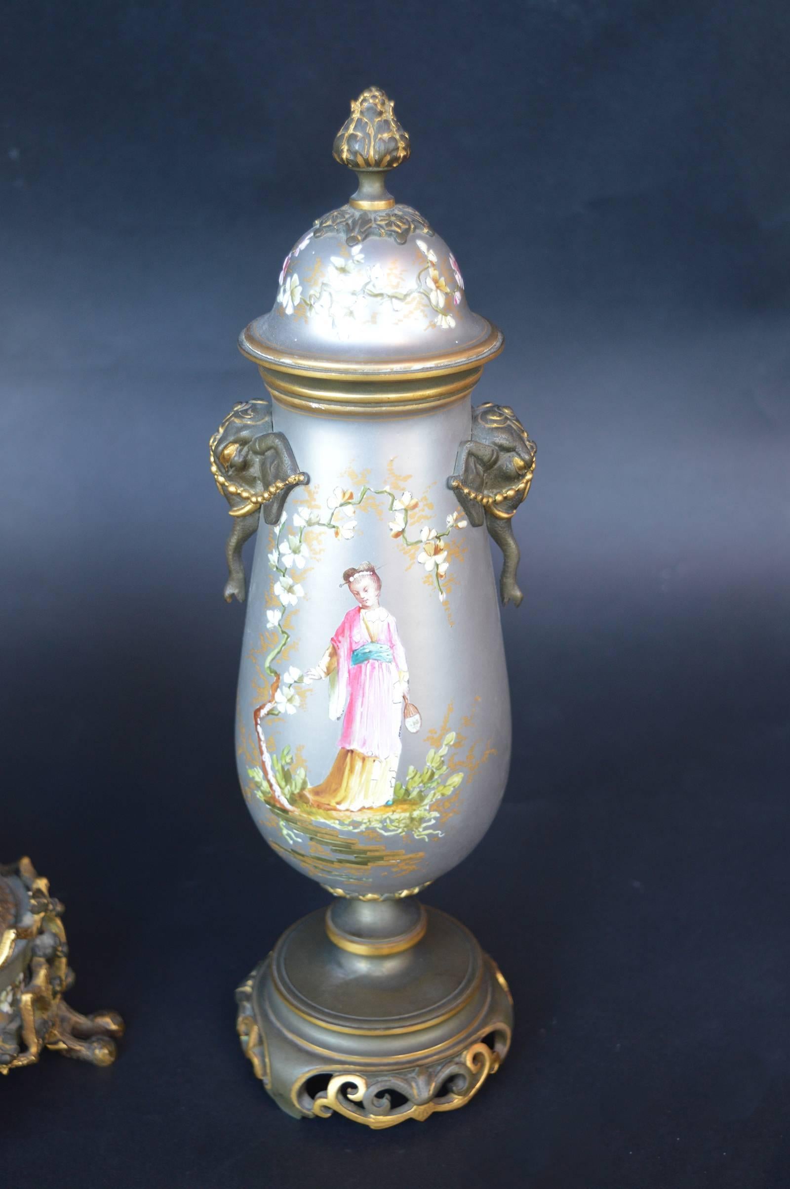 Small French Chinoiserie Clock Set In Excellent Condition For Sale In Los Angeles, CA
