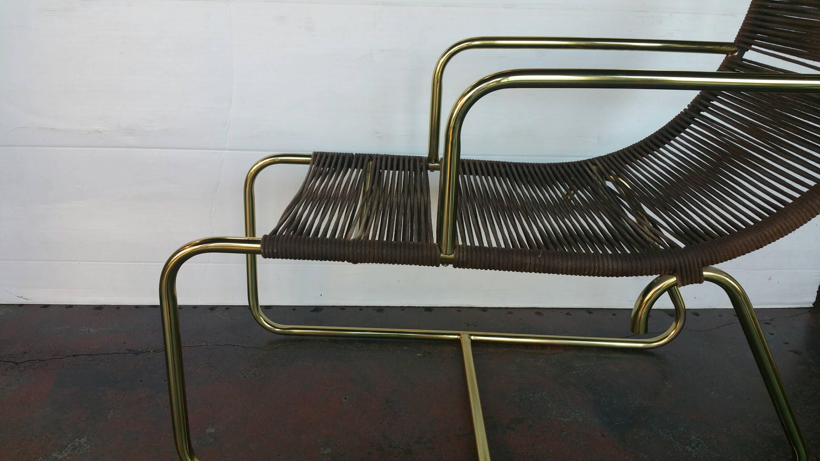 Paire de chaises traîneaux dans le style de Walter Lamb Bon état - En vente à Los Angeles, CA