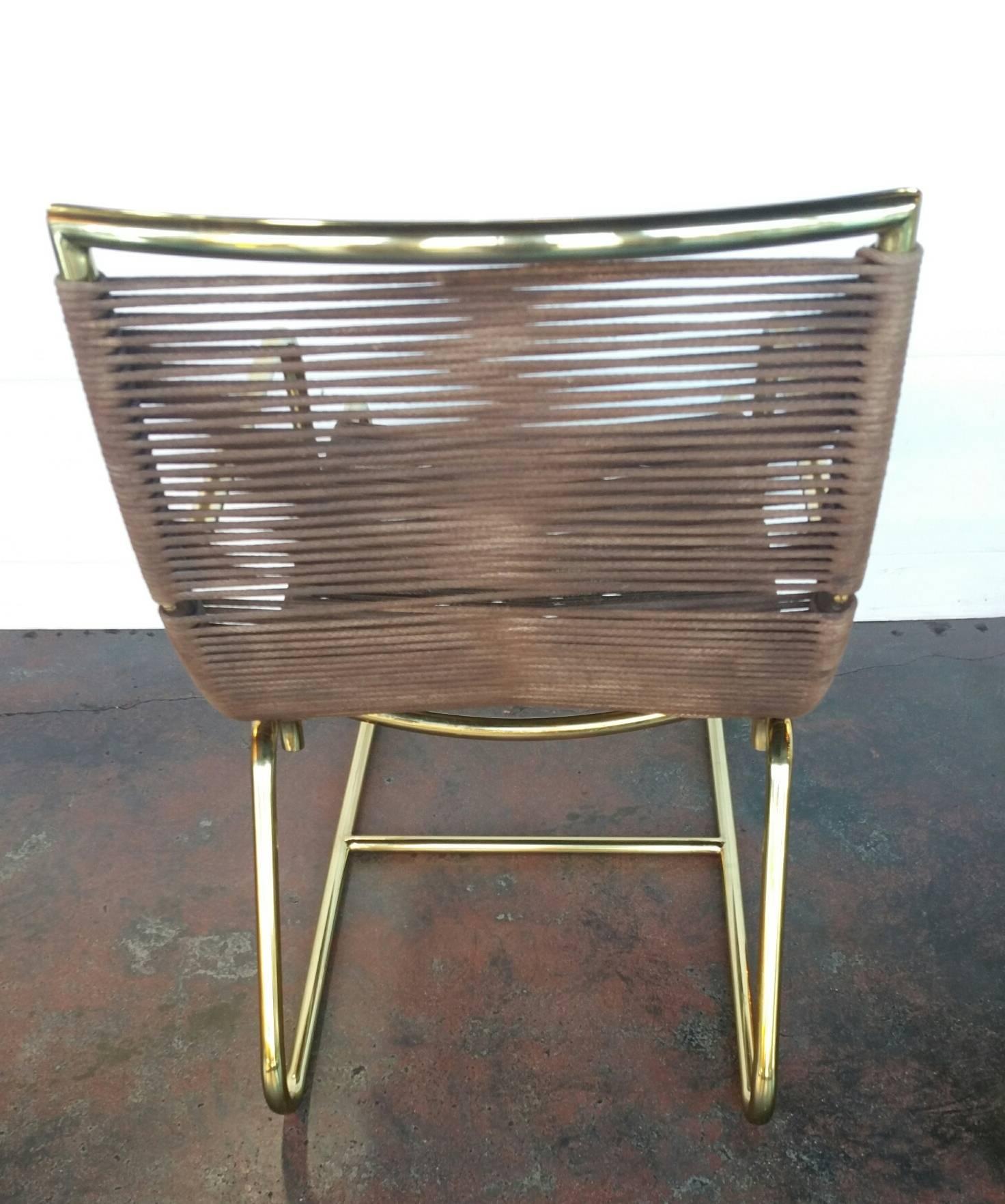 Paire de chaises traîneaux dans le style de Walter Lamb en vente 2