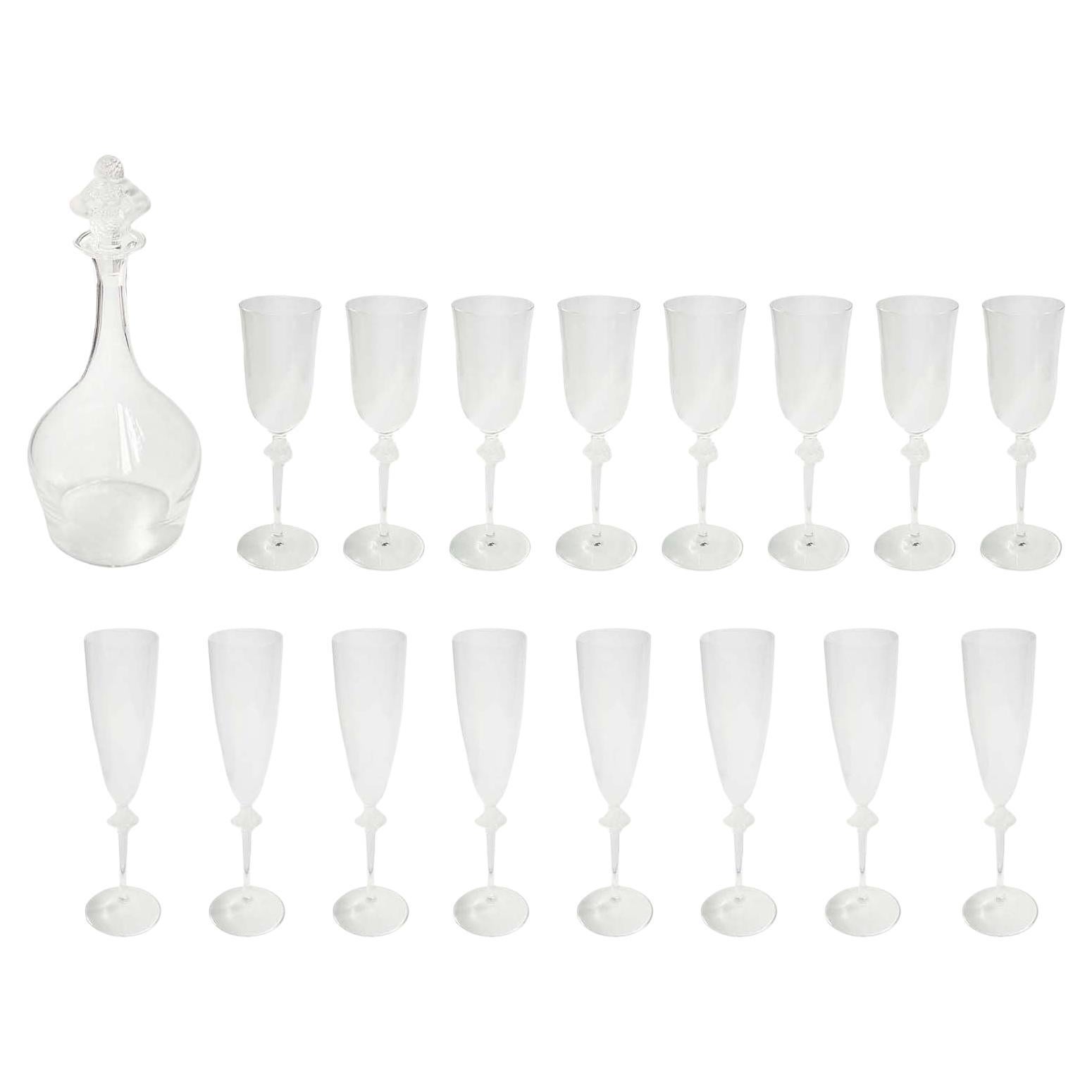 Juego de 17 copas y decantador "Roxane" de Lalique