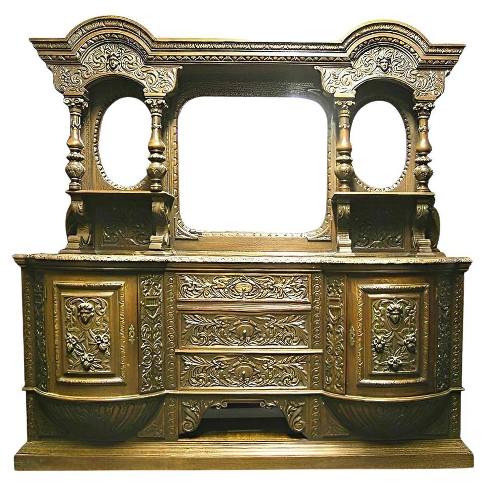 Buffet victorien américain en chêne avec détails sculptés et triple miroir, vers 1880 en vente