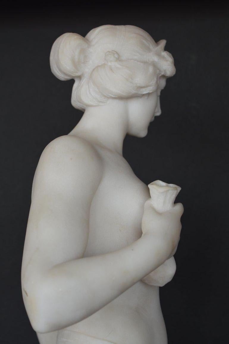 Statua di giovane donna in marmo di Carrara della fine del XIX secolo. in vendita 10