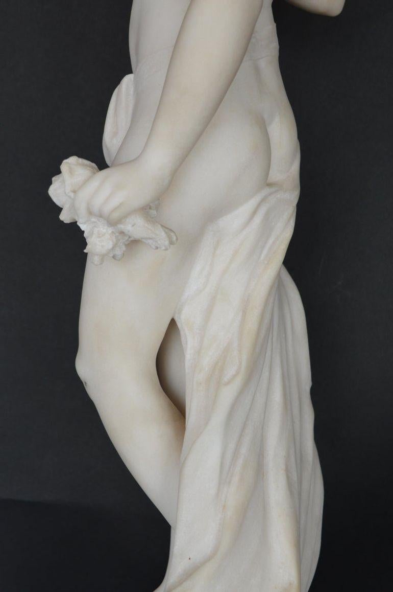 Statua di giovane donna in marmo di Carrara della fine del XIX secolo. in vendita 5