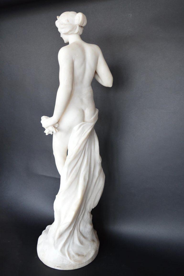Statua di giovane donna in marmo di Carrara della fine del XIX secolo. in vendita 7