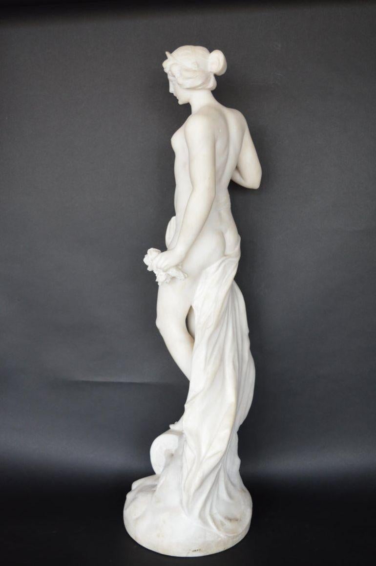 Statua di giovane donna in marmo di Carrara della fine del XIX secolo. in vendita 2