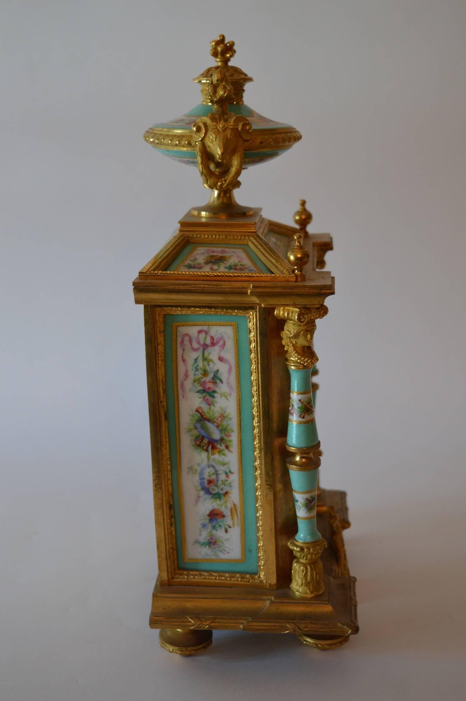 19th Century Porcelain and Gilt Bronze Clock 4