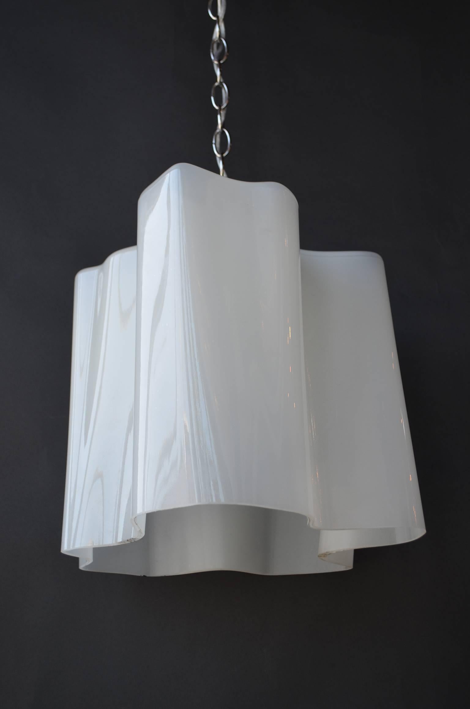Pair of Savoy Pendant Lights In Excellent Condition In Los Angeles, CA