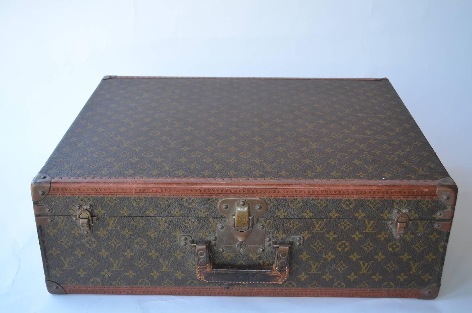 Various sized set of three Louis Vuitton Suitcases. Suitcases are in vintage condition, but still very well kept. All but the largest have a serial number. With travel markings from the original owner.
Measures: Smallest (Front): 6