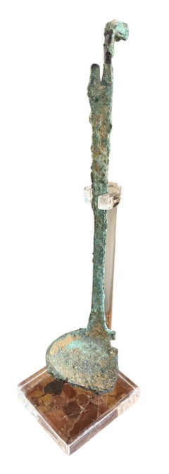 Cucharón ceremonial etrusco de bronce tipo «simpulum» con asa, Italia, alrededor del siglo VI a. C.