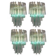 Conjunto de cuatro apliques de pared italianos de cristal de Murano «Venini» de los años 60, con prisma de tres capas de cristal.