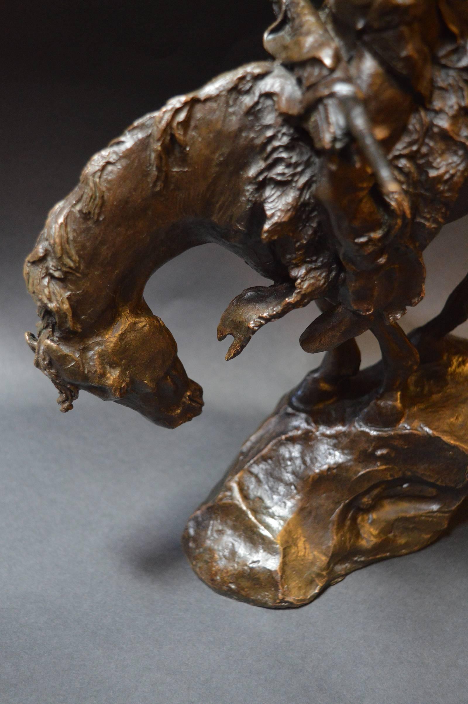 Bronze-Skulptur der amerikanischen Ureinwohner auf einem Pferd von Buck McCain (20. Jahrhundert) im Angebot