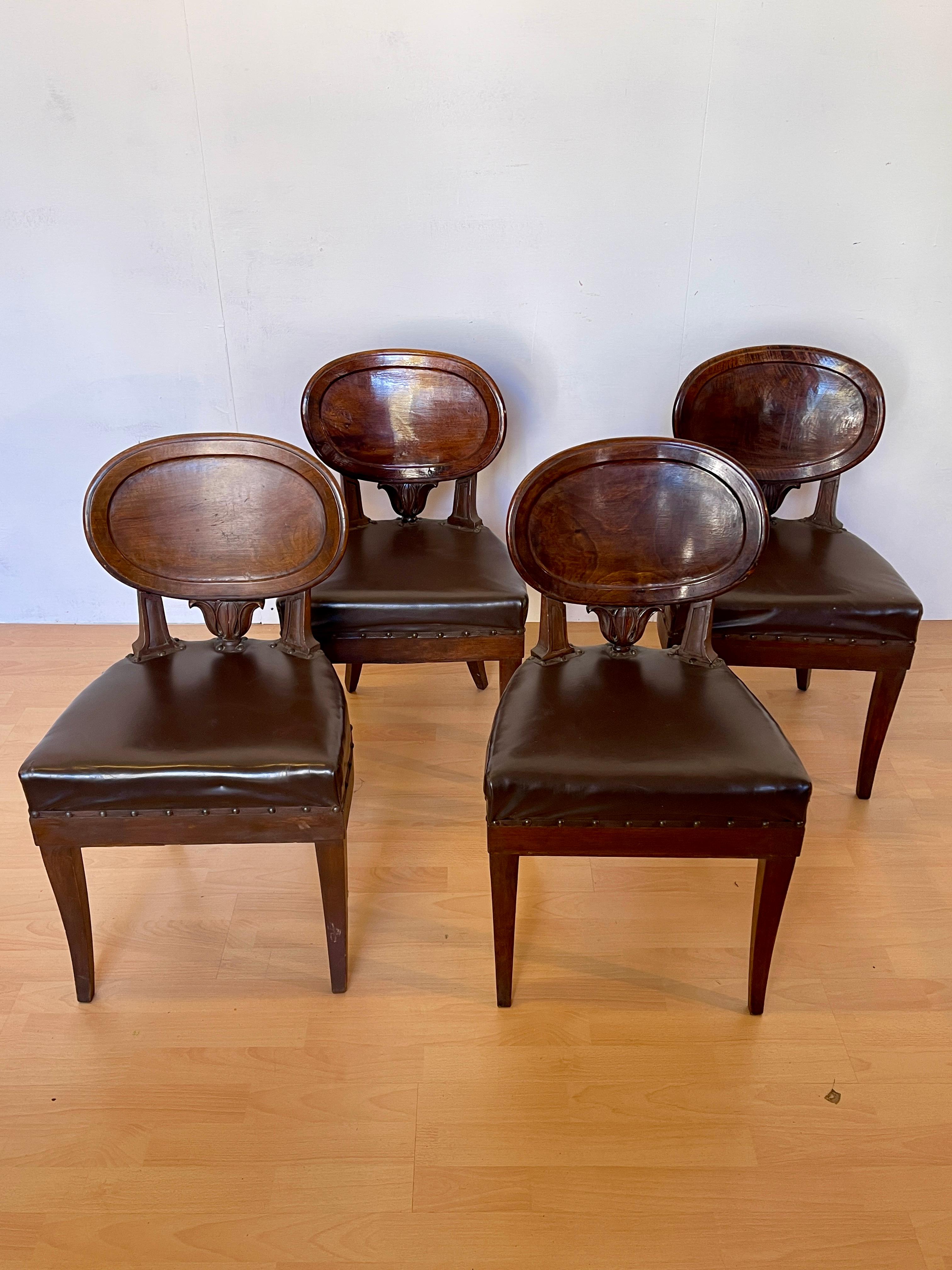 Set di 4 sedie stile rustico natural en legno e pelle degli anni '30 in vendita 1