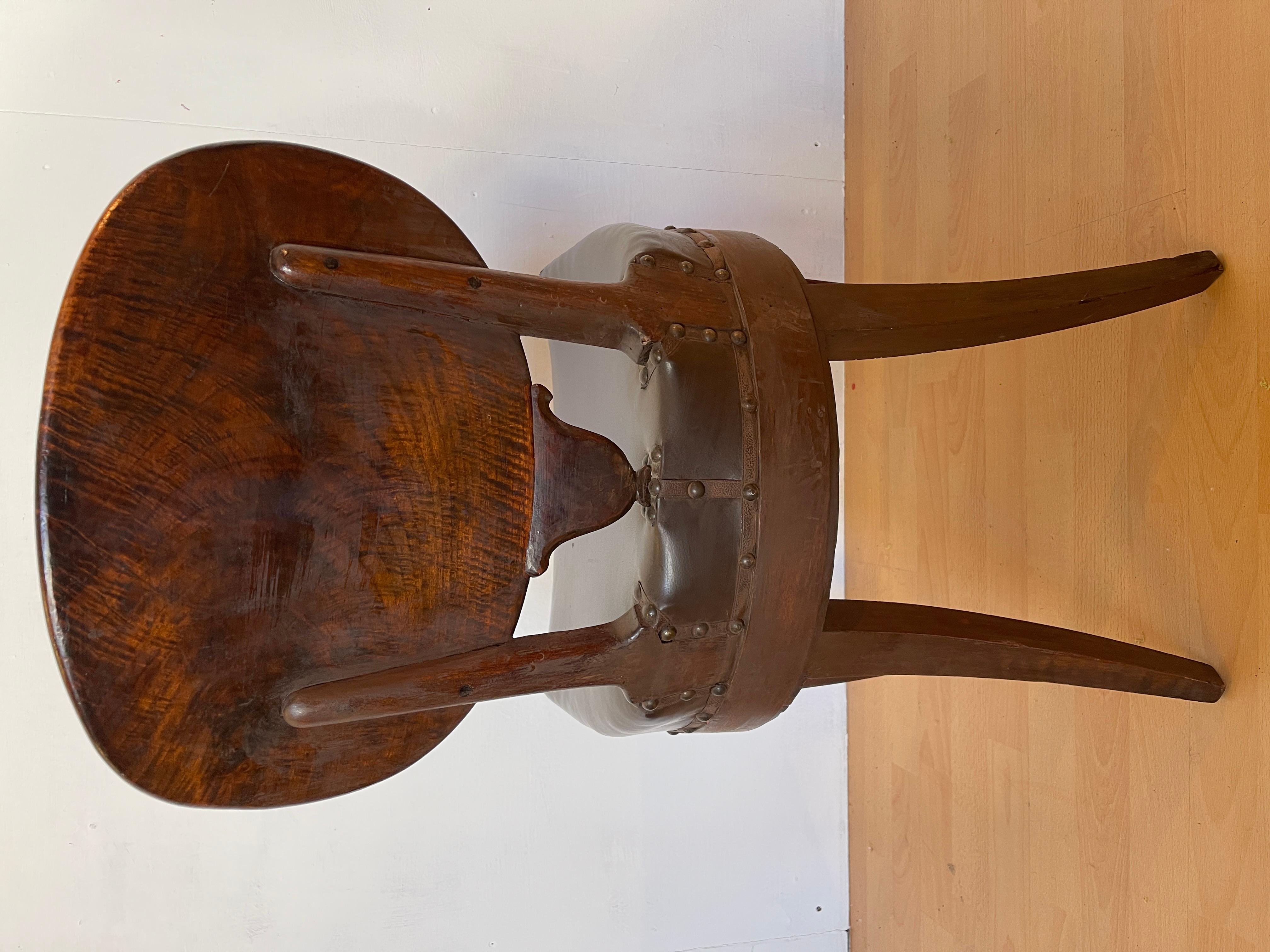 Set di 4 sedie stile rustico natural en legno e pelle degli anni '30 in vendita 9