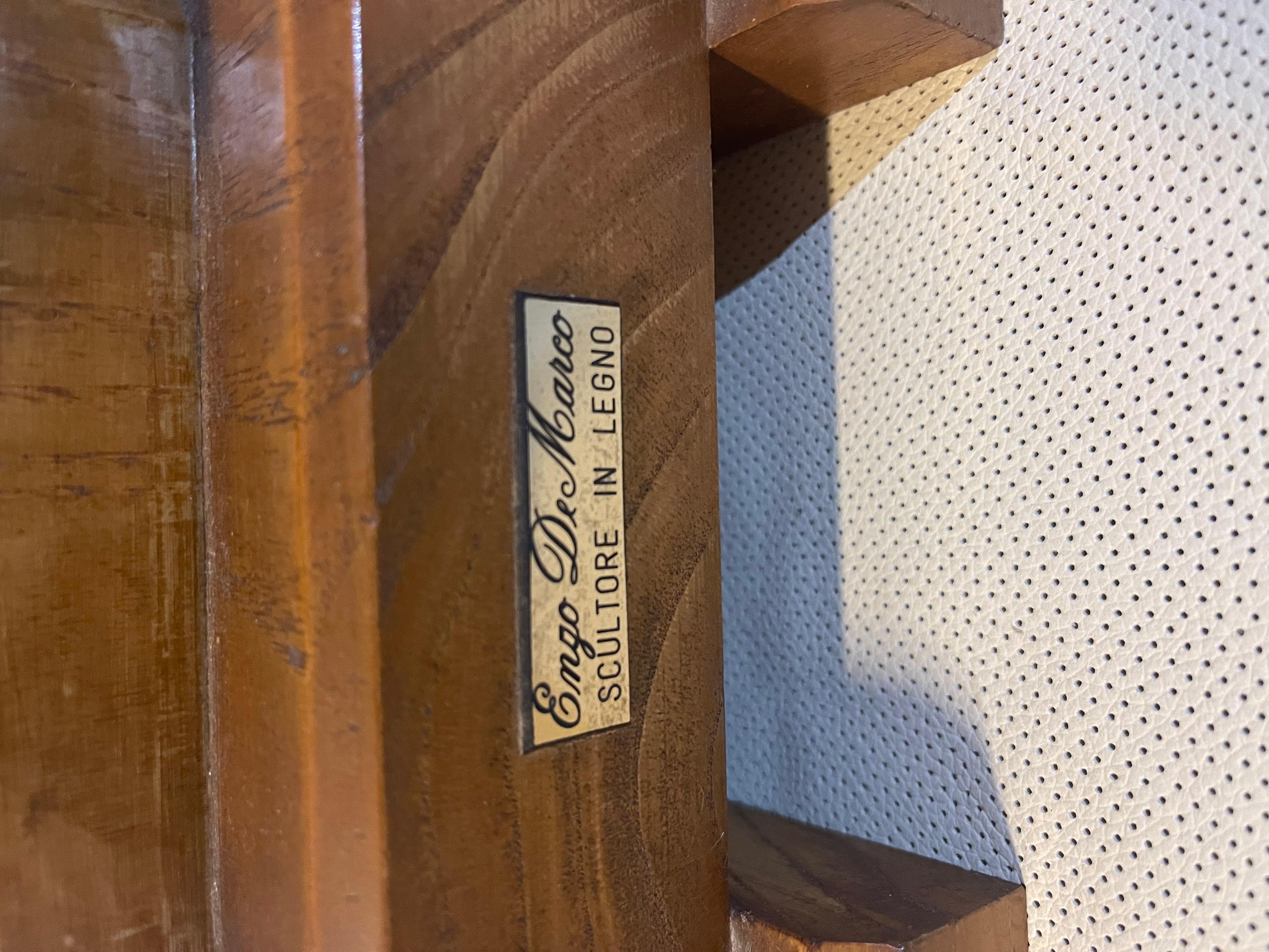 Italian Escultura sopramobile in legno 