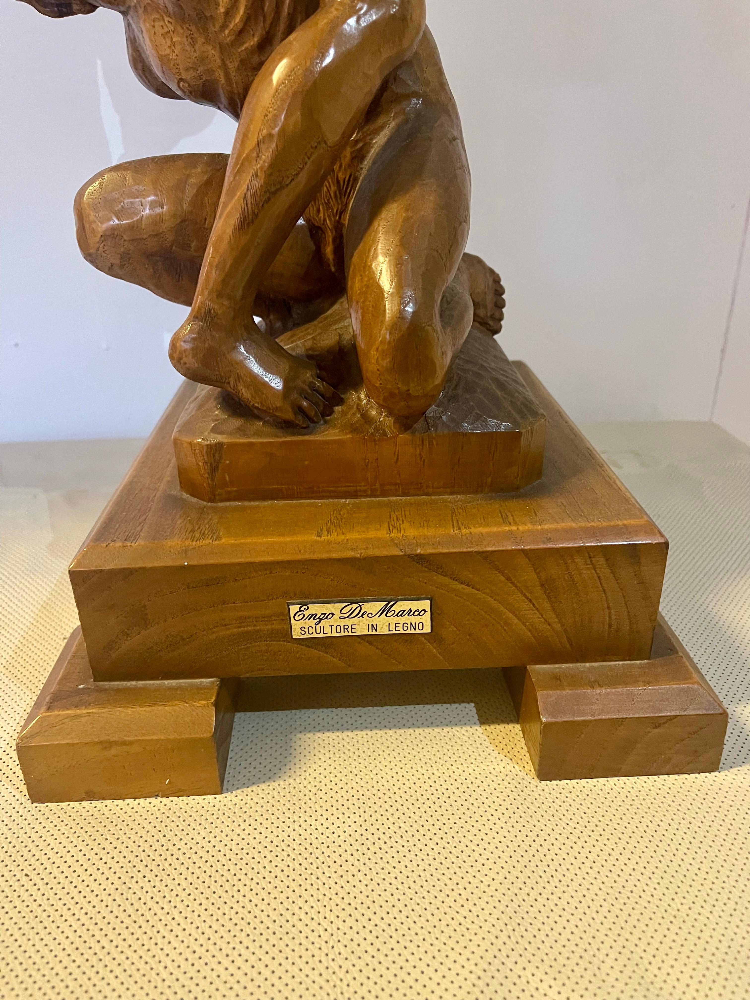 Escultura sopramobile in legno 