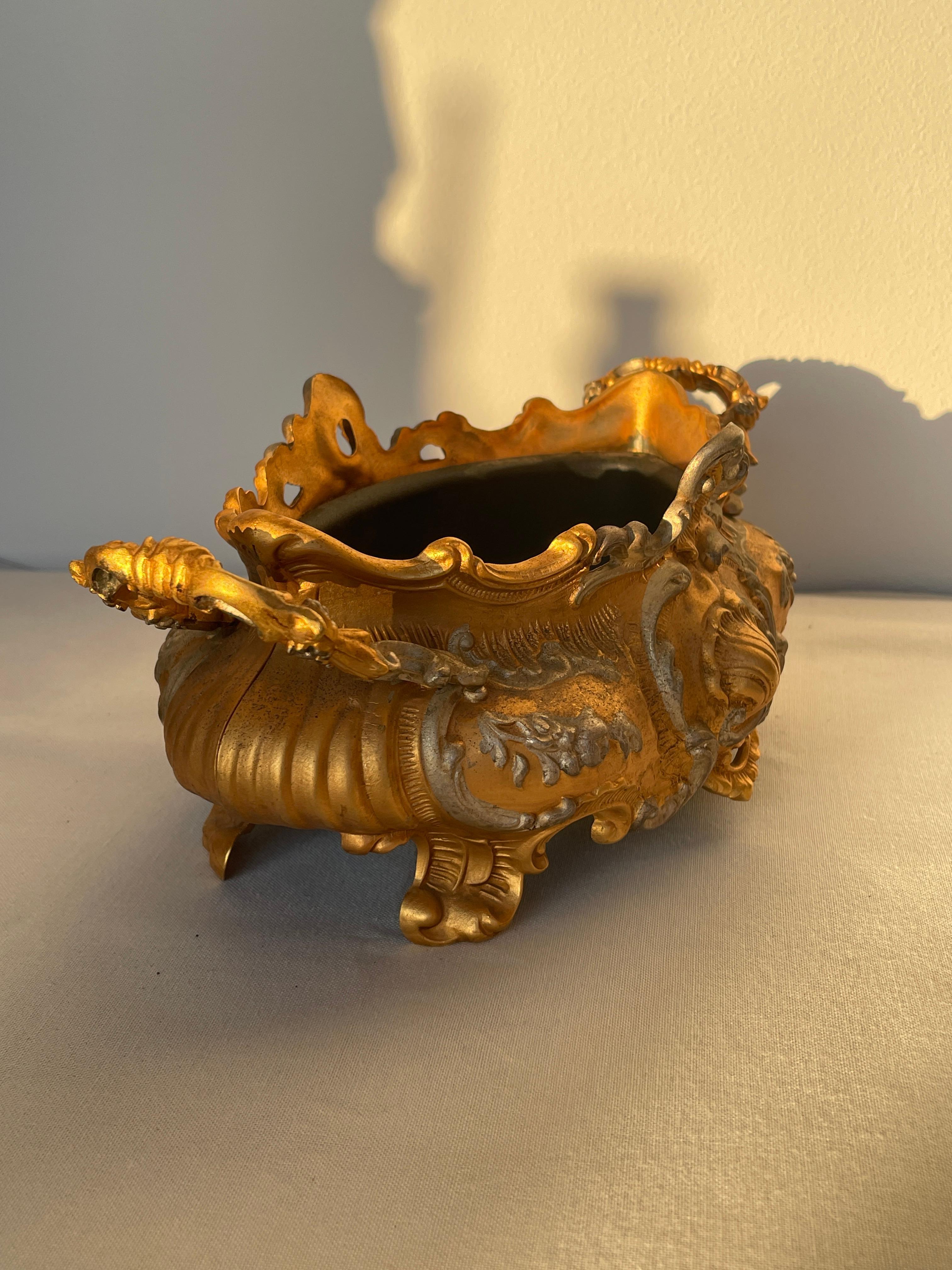 Art Nouveau Portafiori italiano d'epoca in bronzo e metallo anni '80 in vendita