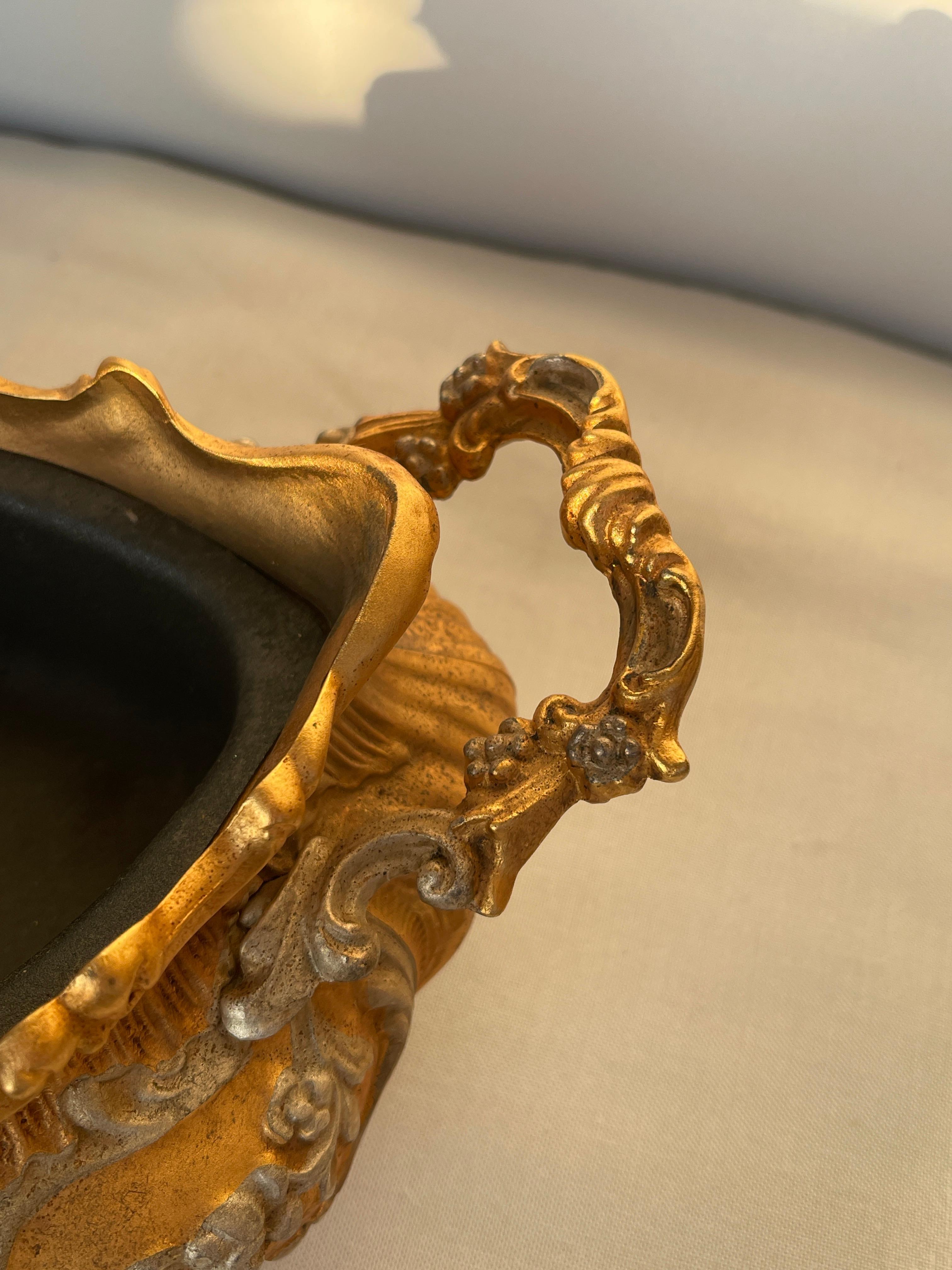 Portafiori italiano d'epoca in bronzo e metallo anni '80 in vendita 3