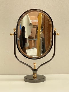 Elegante espejo de mesa vintage de metal y cristal, de los años 70
