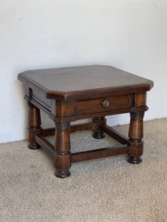 Magnifique petite table ancienne avec tiroir et pieds tournés en bois massif, 1970