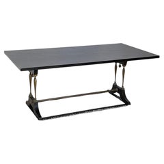 Eleganter Vintage-Couchtisch aus Holz und Messing, „Élite d’Or“, 70er Jahre