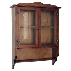 Faszinierender Hängeschrank aus Holz und Glas, 70er Jahre