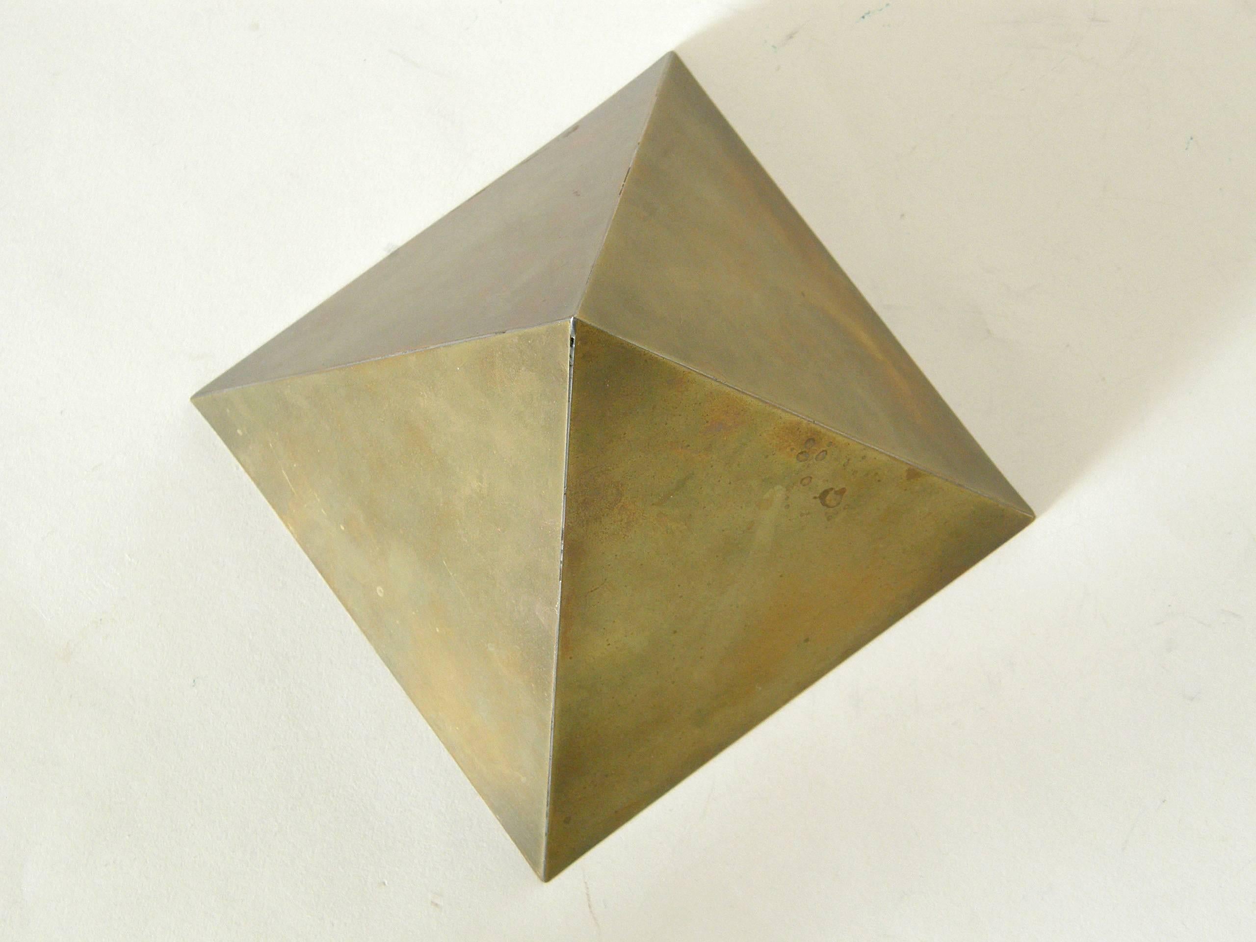 Sarreid Pyramide aus Messing (Italienisch)