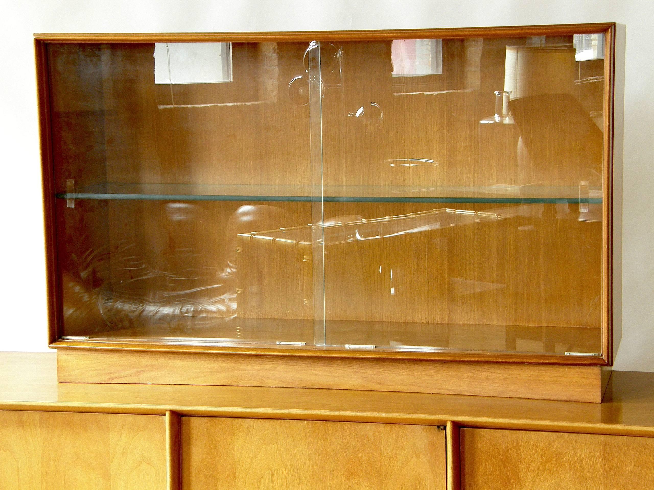 T. H. Robsjohn-Gibbings Buffet Sideboard with China Cabinet Display Top In Good Condition In Chicago, IL