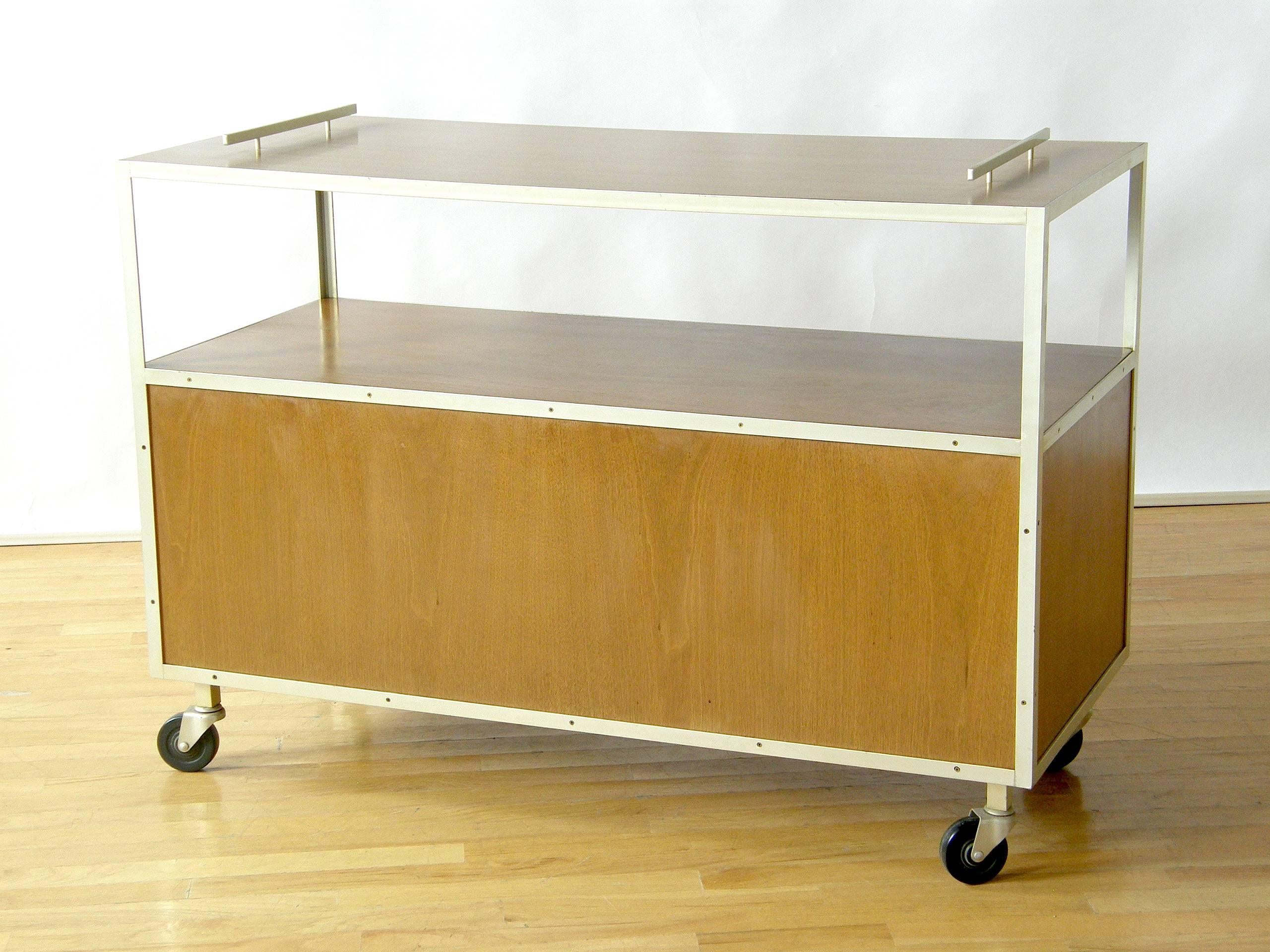 1950s Serving Cart In Good Condition In Chicago, IL