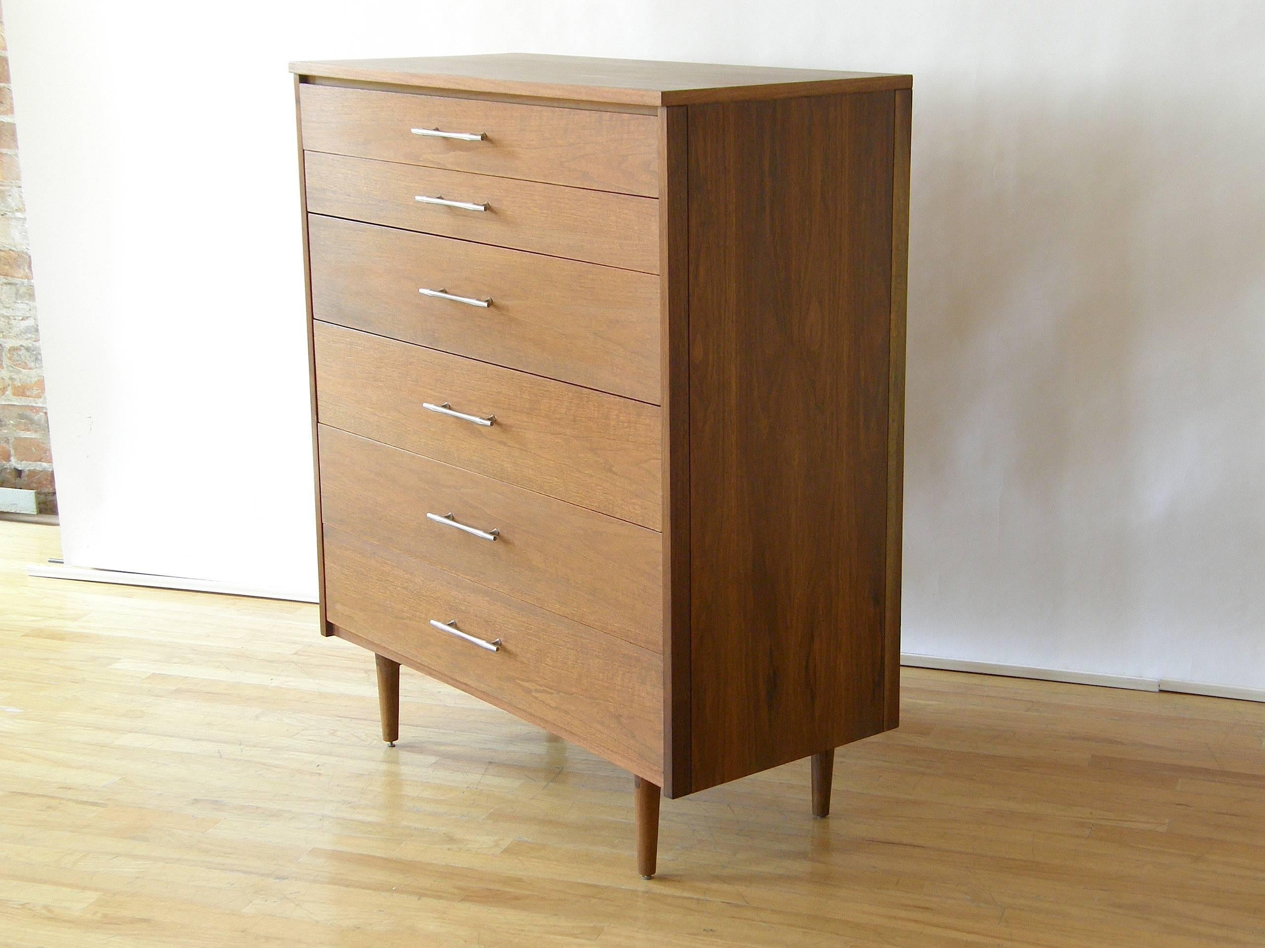 Mid-20th Century Paul McCobb Chest of Drawers