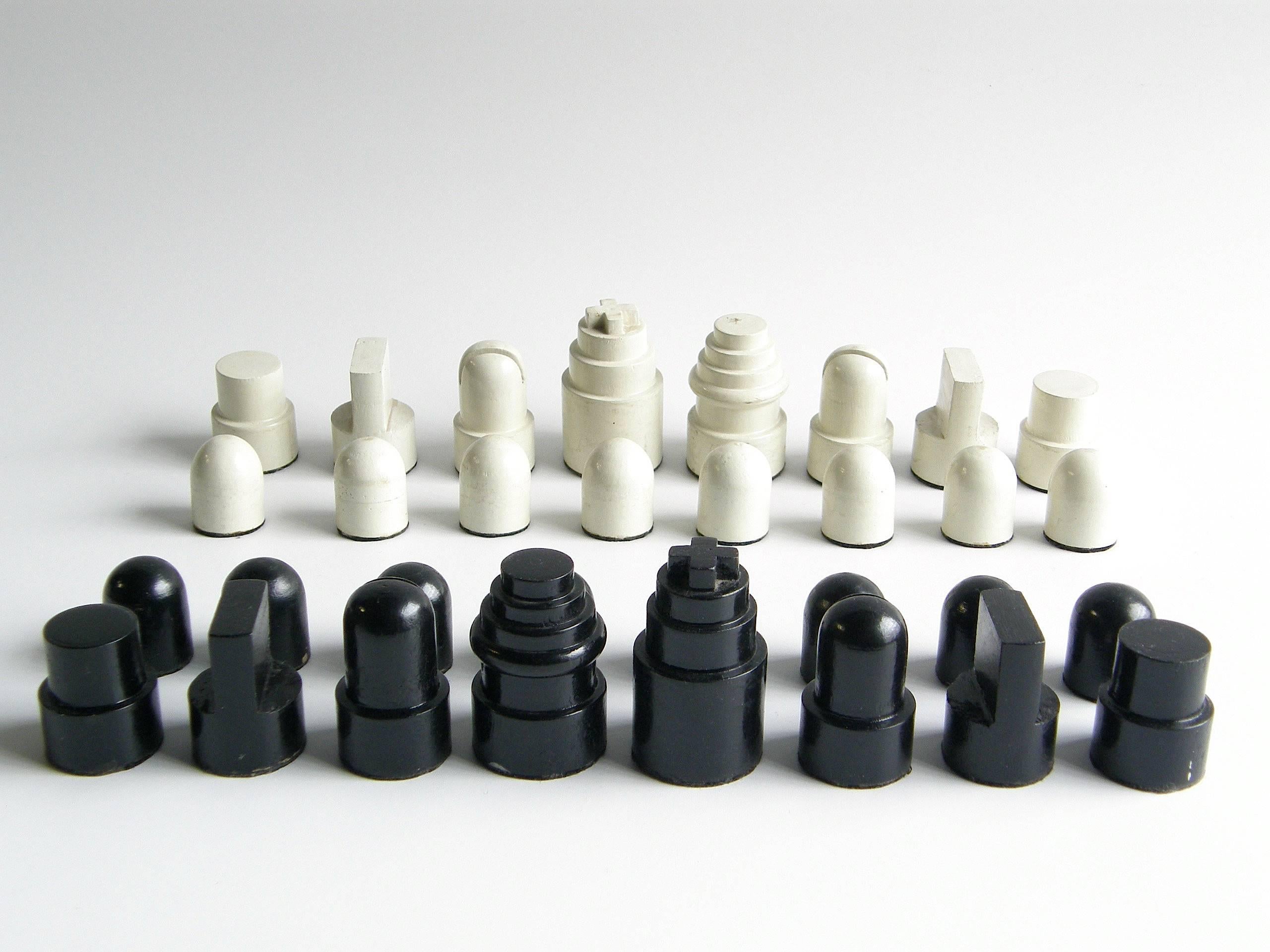 American Allan Calhamer Chess Set