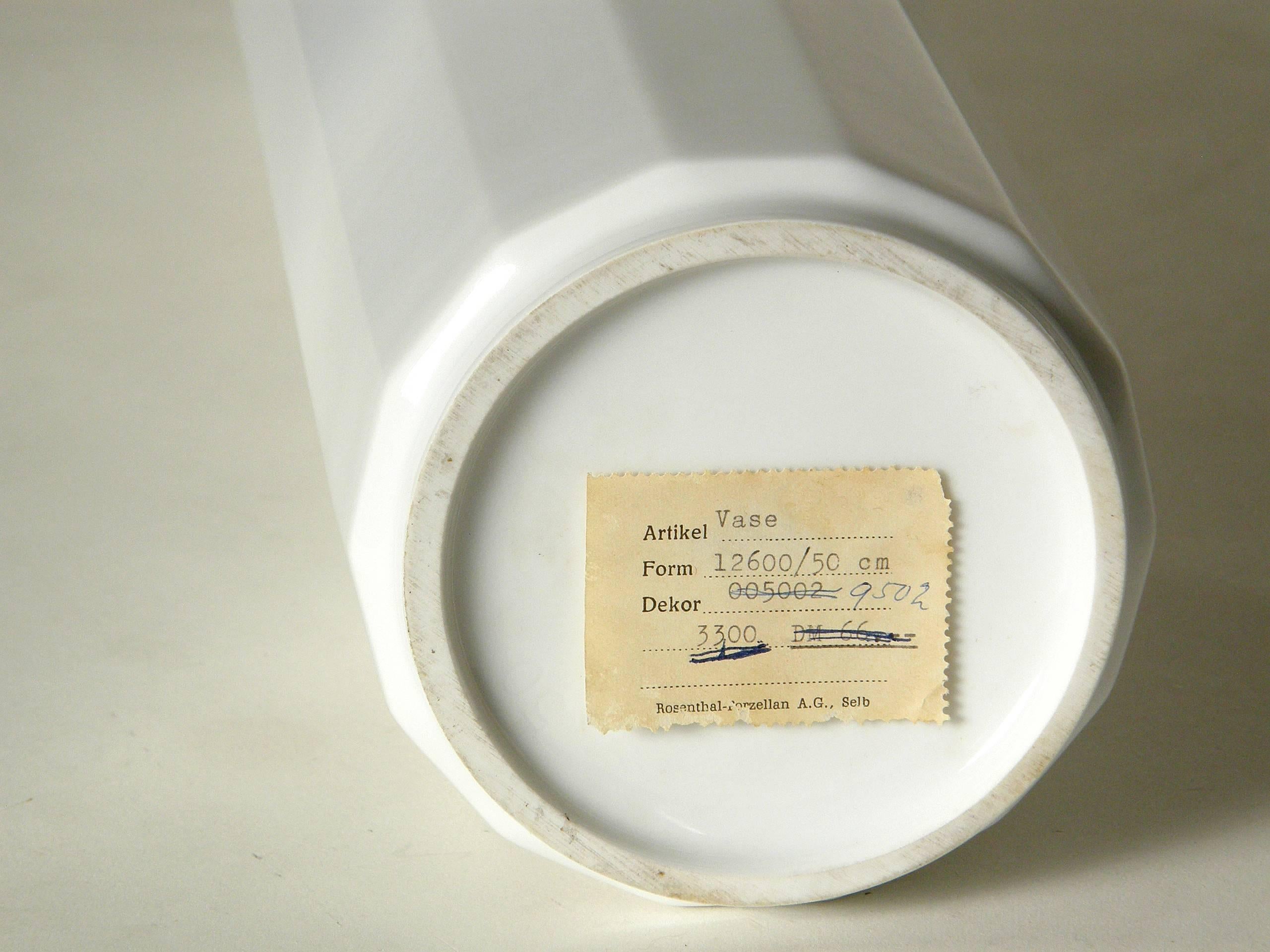 Smaltato Vaso di porcellana a forma di colonna Rosenthal alto diciannove pollici, Germania in vendita