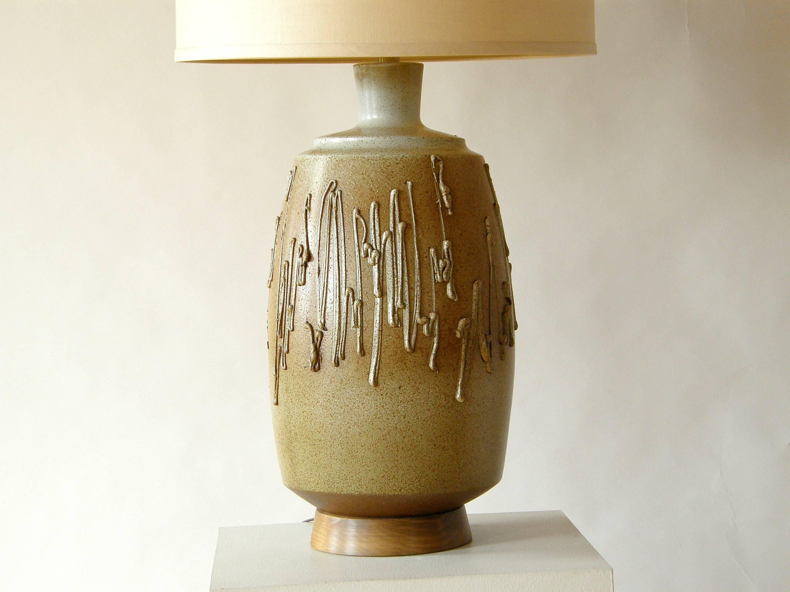 Mid-Century Modern Lampe de table en céramique David Cressey pour Architectural Pottery avec surface texturée en vente