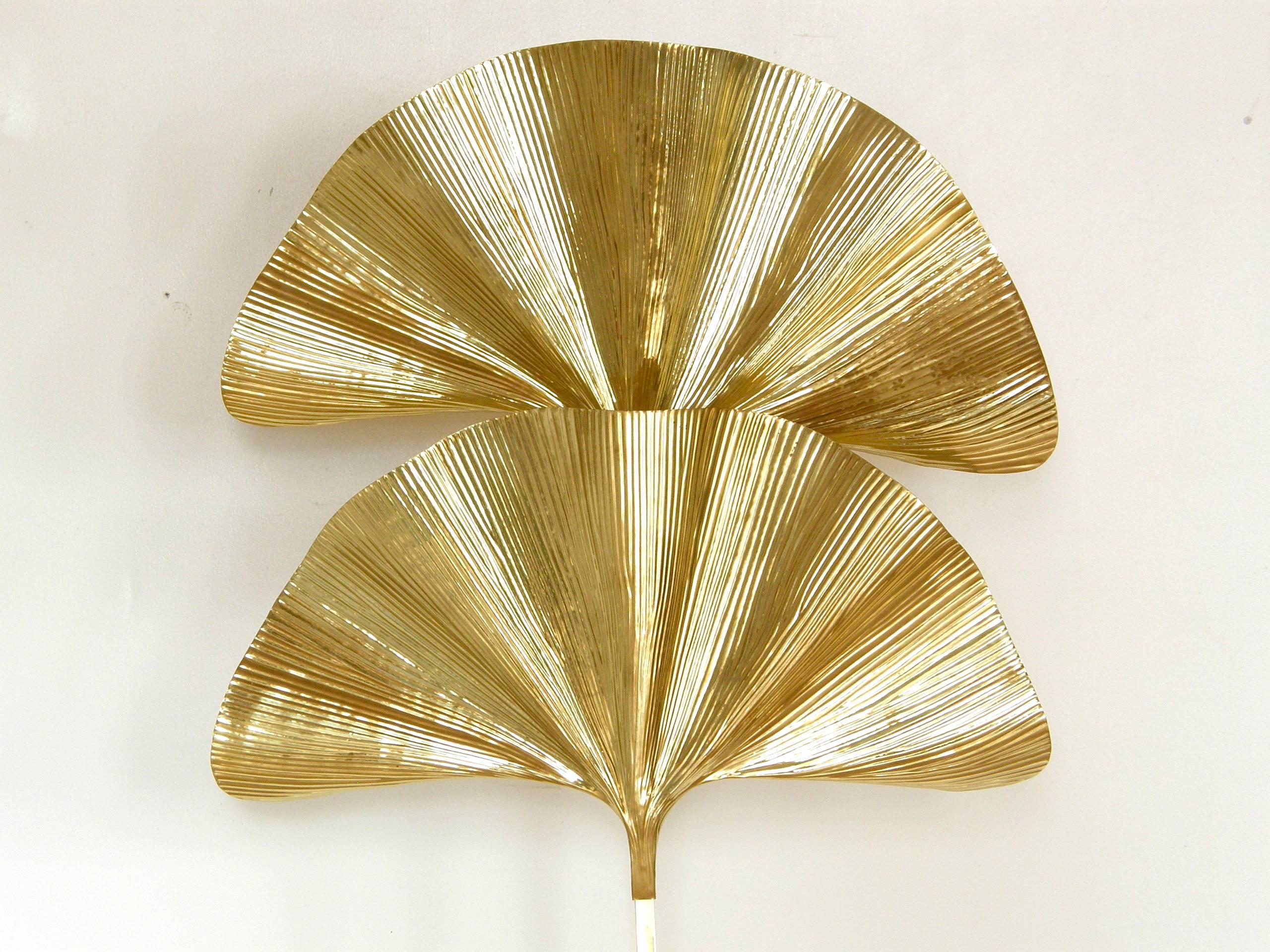 Brass floor lamp with ginkgo leaf shaped shades, designed by Tommaso Barbi. The lamp provides a unique, atmospheric light reflected off the undulating shades.

Please contact us if you have any questions.