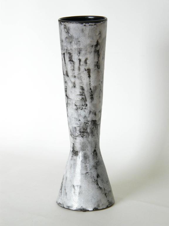 Mid-Century Modern Italian Ceramic Vase Double Cone Shape with White Over Black Glaze For Sale