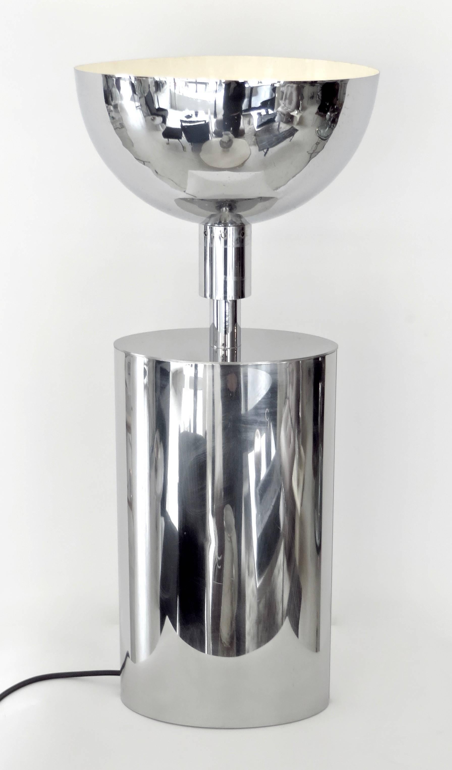 French Chrome-Plated Brass Sculptural Oval circa 1970 Table Lamp For Sale 1