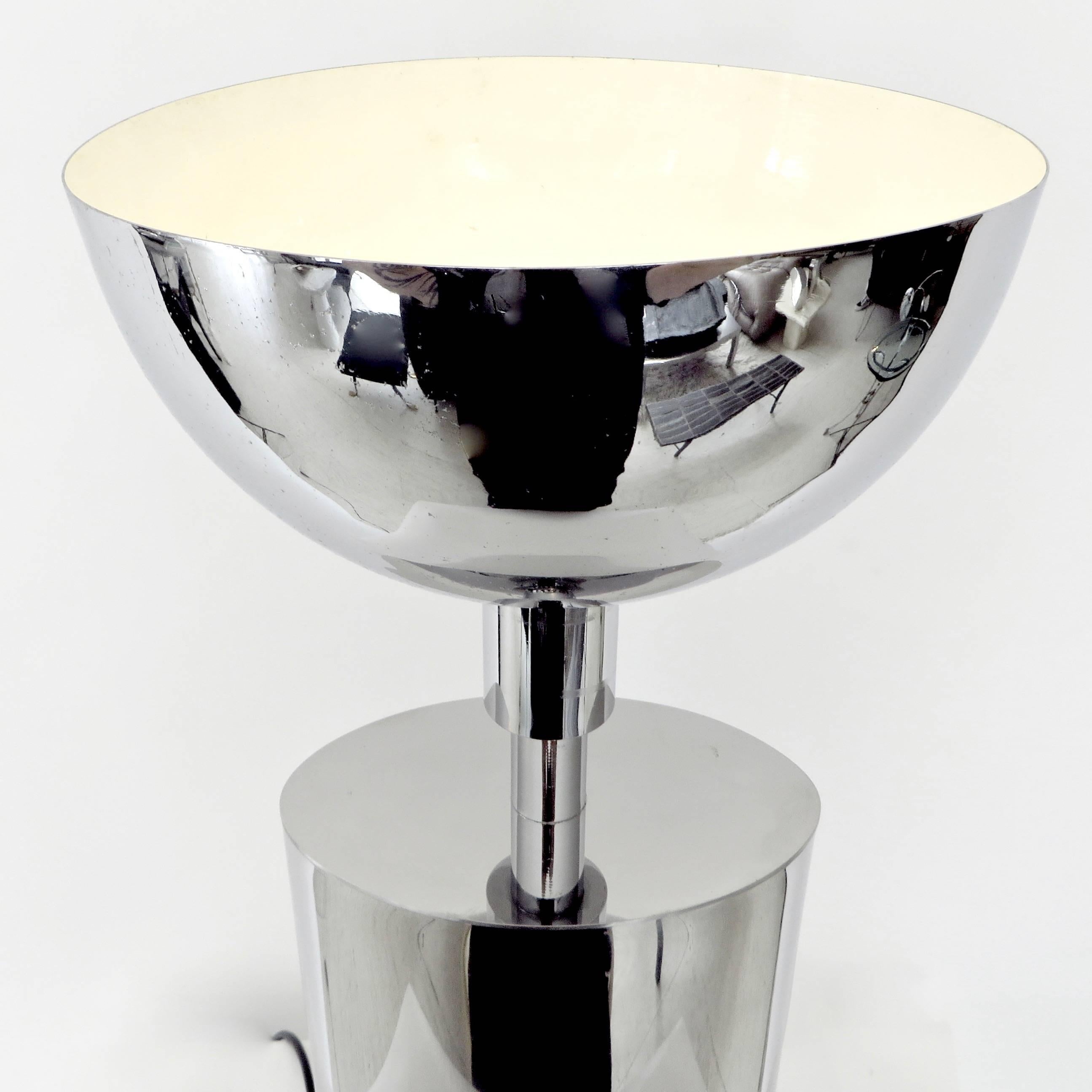 French Chrome-Plated Brass Sculptural Oval circa 1970 Table Lamp For Sale 3